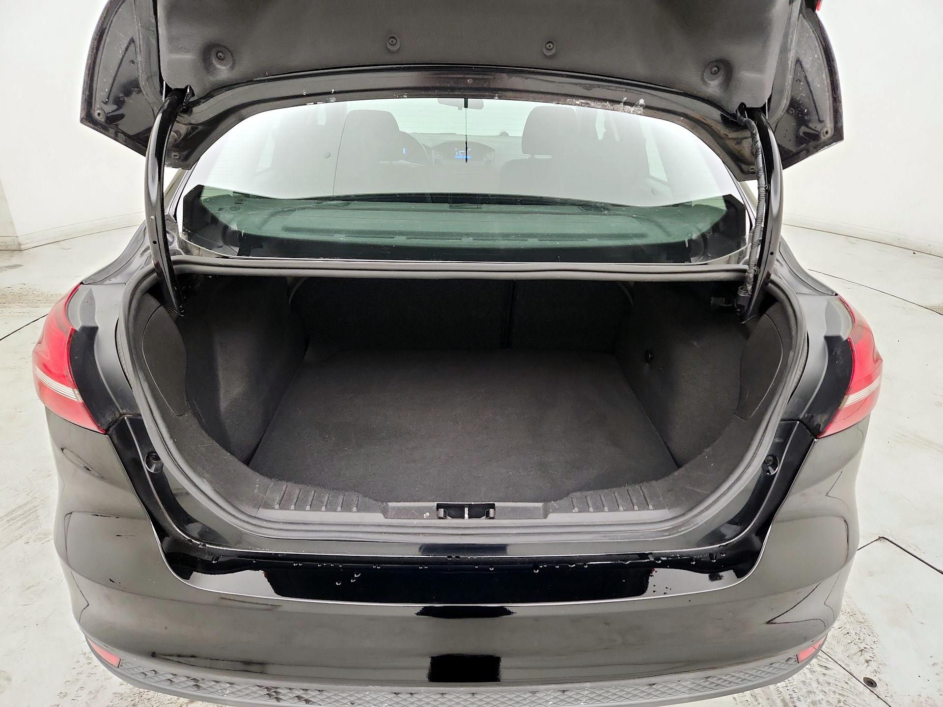 Thumbnail: 2018 Ford Focus - 20