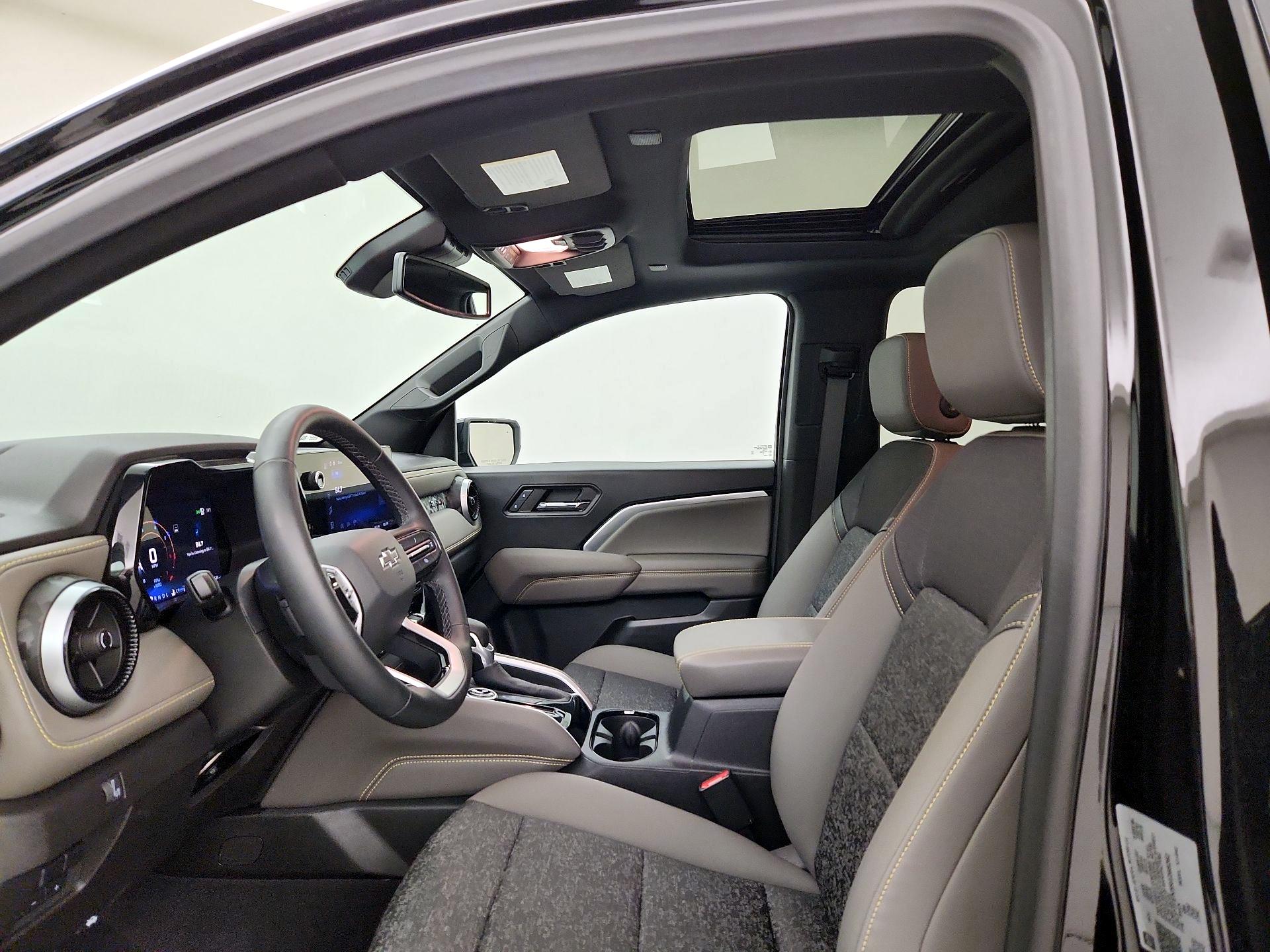 Thumbnail: 2024 Chevrolet Colorado - 19