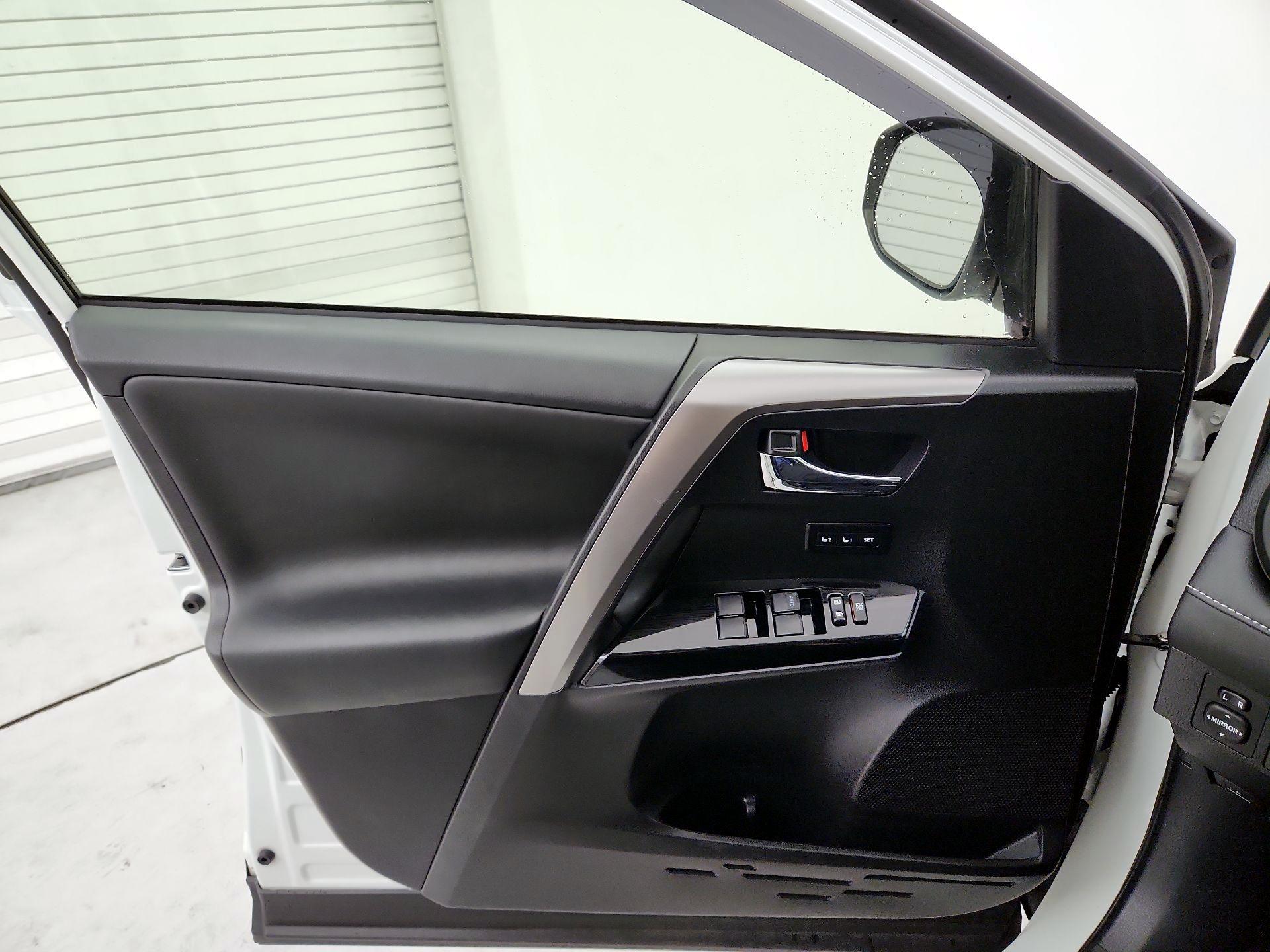 Thumbnail: 2017 Toyota RAV4 - 12