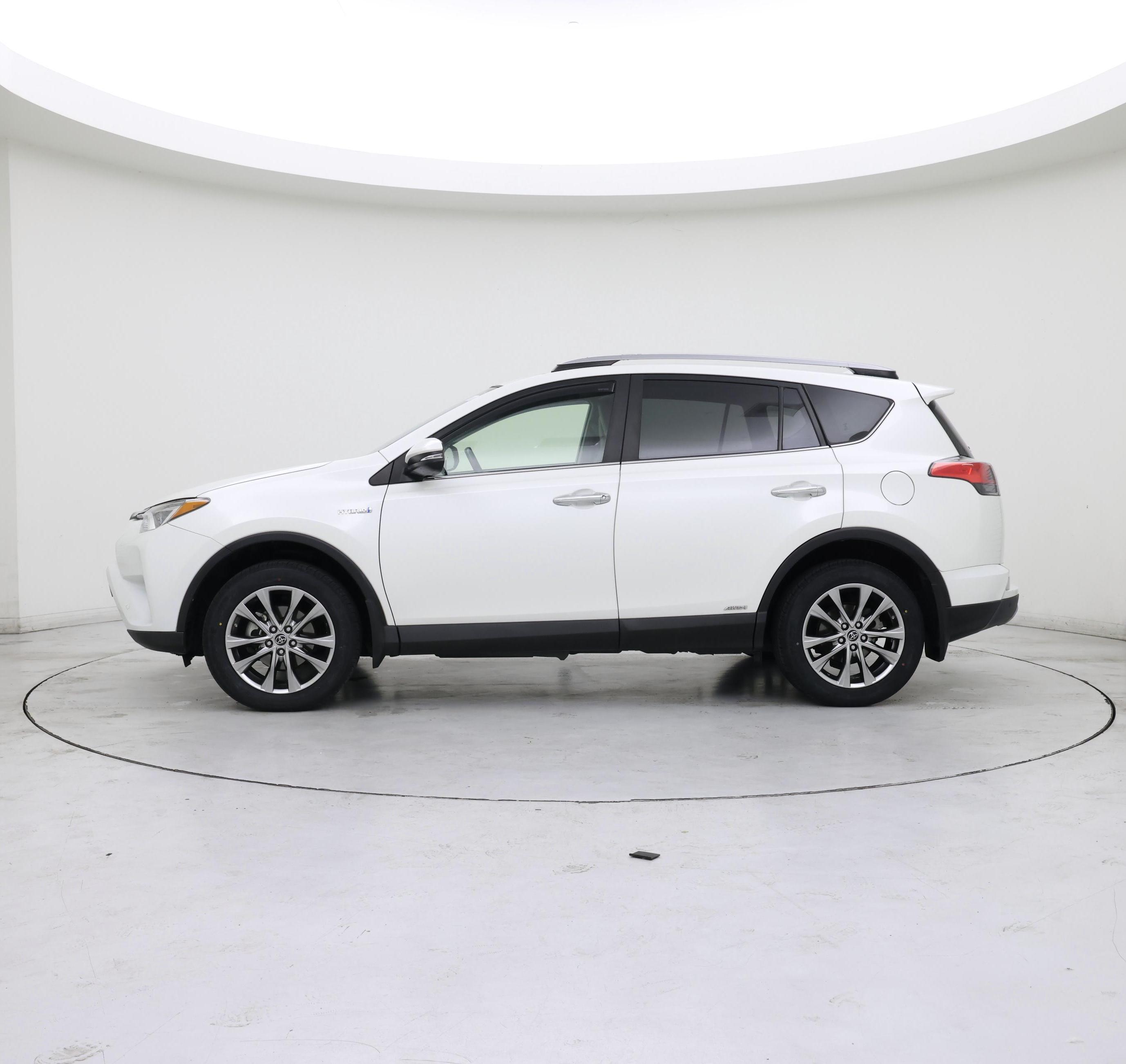 Thumbnail: 2017 Toyota RAV4 - 3