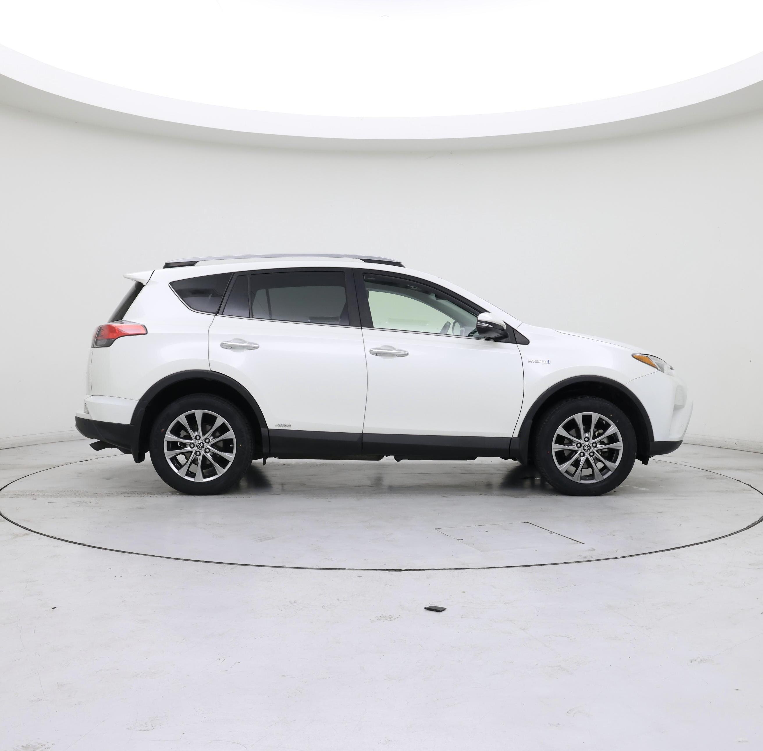 Thumbnail: 2017 Toyota RAV4 - 7