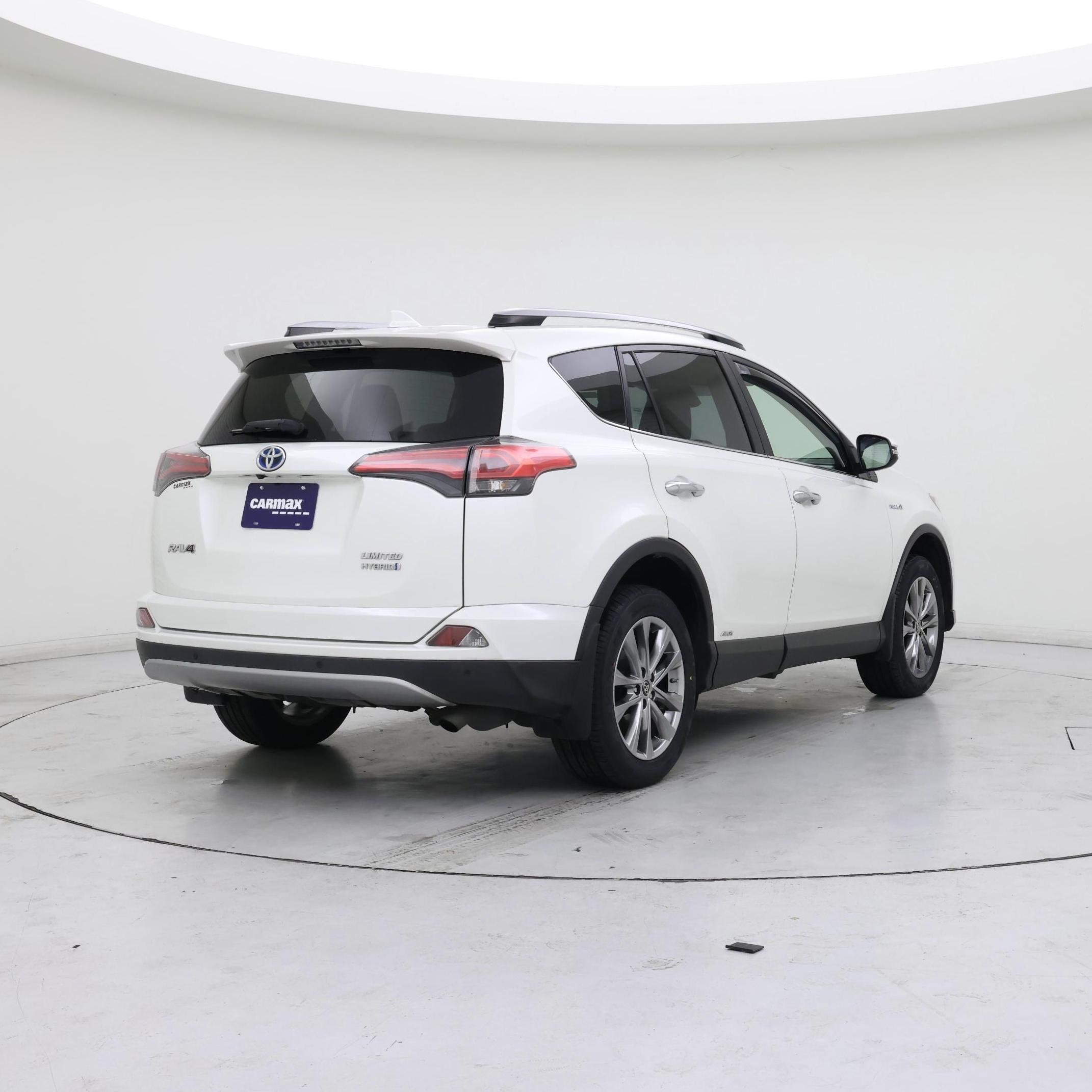 Thumbnail: 2017 Toyota RAV4 - 8