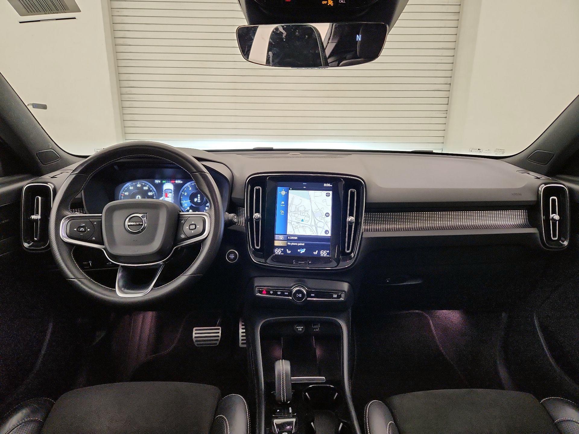 Thumbnail: 2021 Volvo XC40 - 9