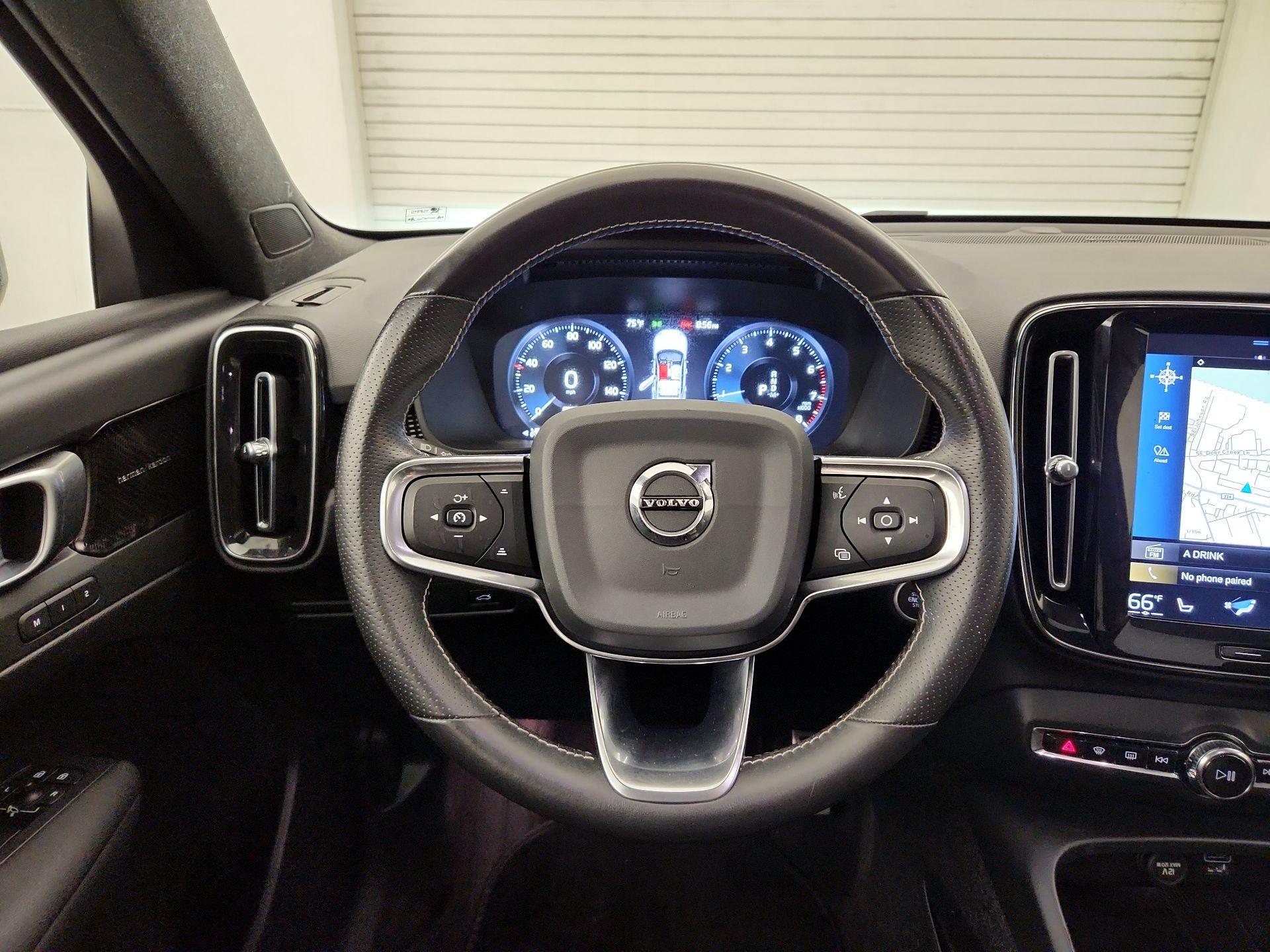 Thumbnail: 2021 Volvo XC40 - 10