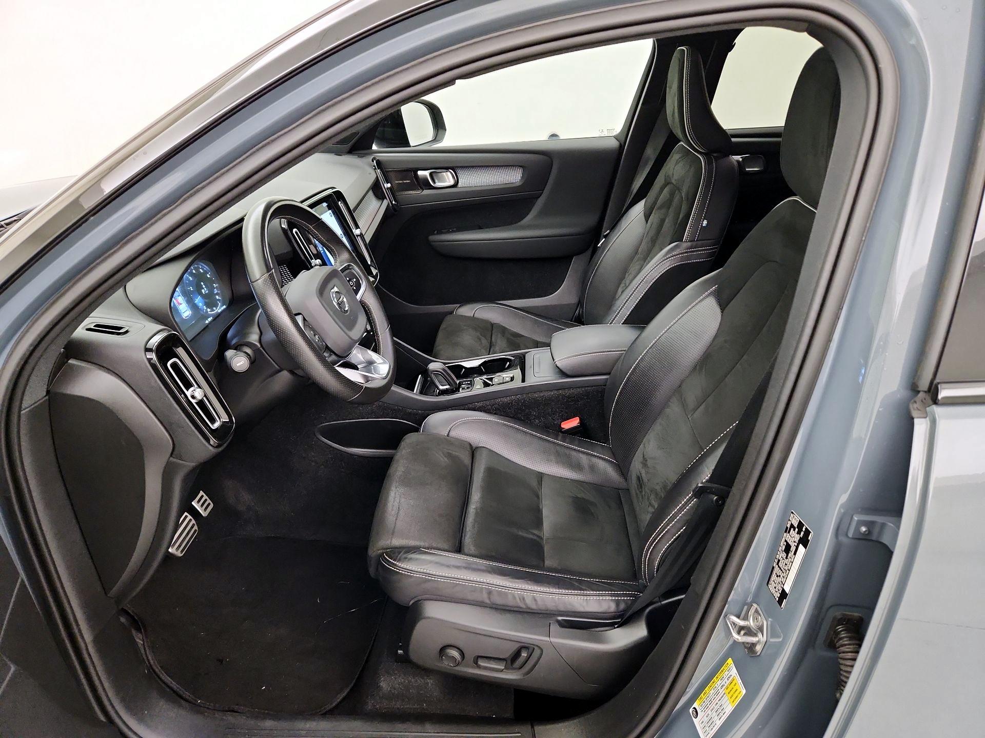 Thumbnail: 2021 Volvo XC40 - 11