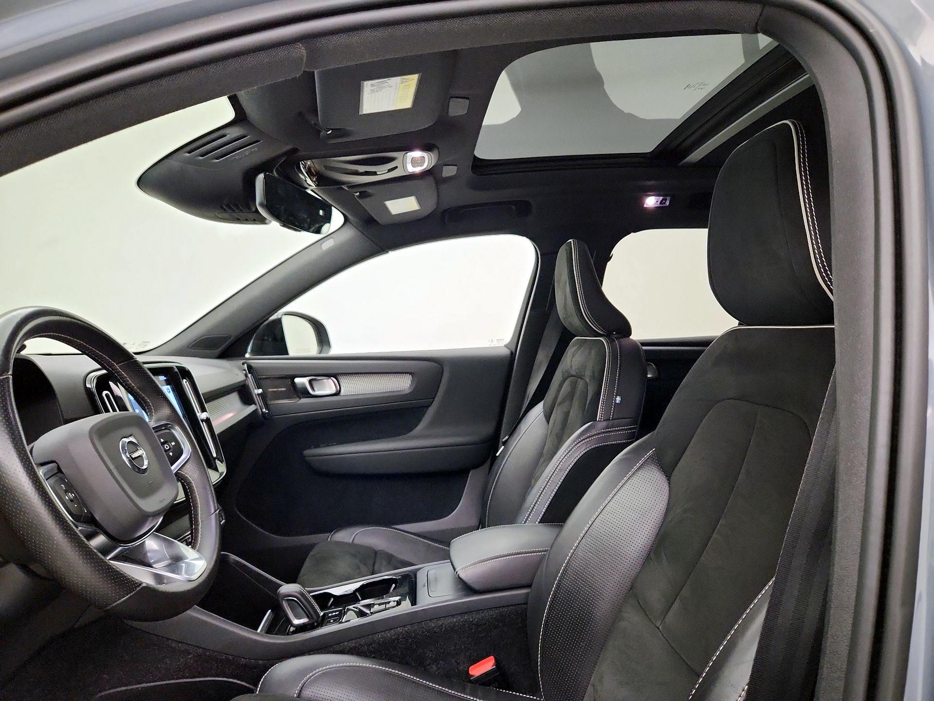 Thumbnail: 2021 Volvo XC40 - 20