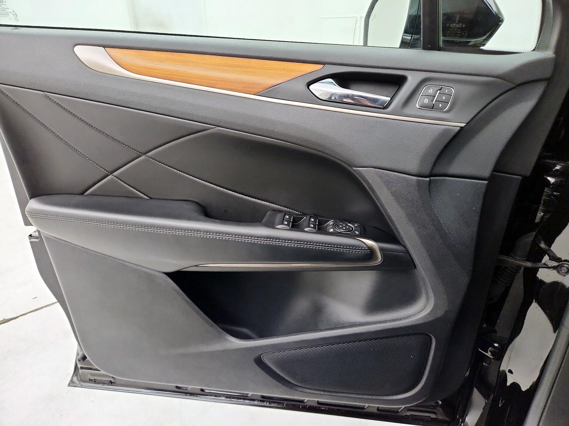 Thumbnail: 2019 Lincoln MKC - 12