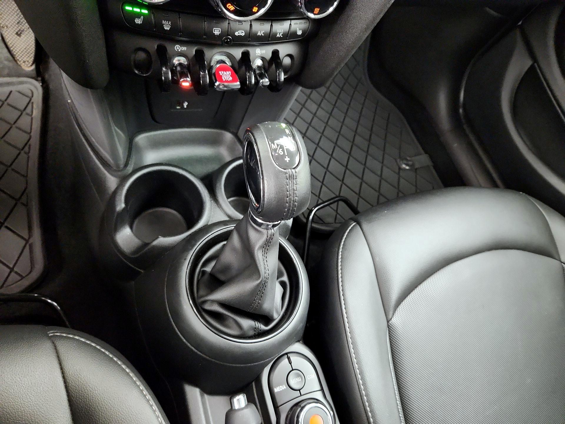 Thumbnail: 2019 MINI Cooper Hardtop - 17