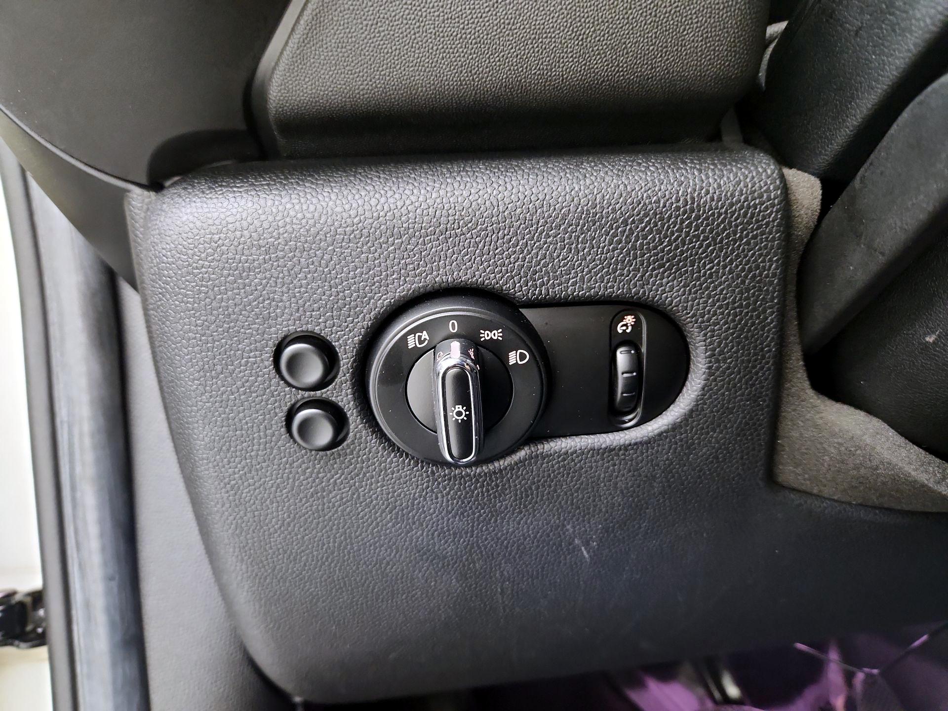 Thumbnail: 2015 MINI Cooper Hardtop - 13