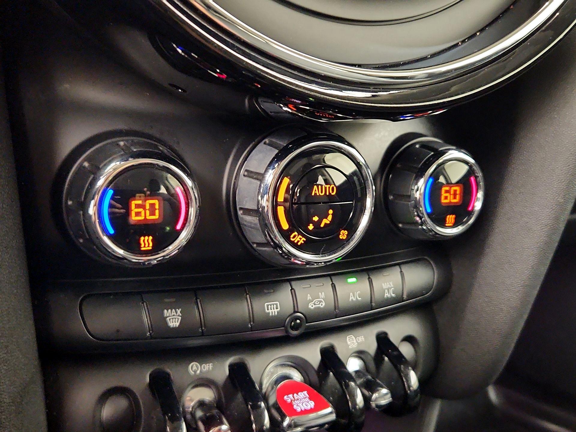 Thumbnail: 2015 MINI Cooper Hardtop - 16