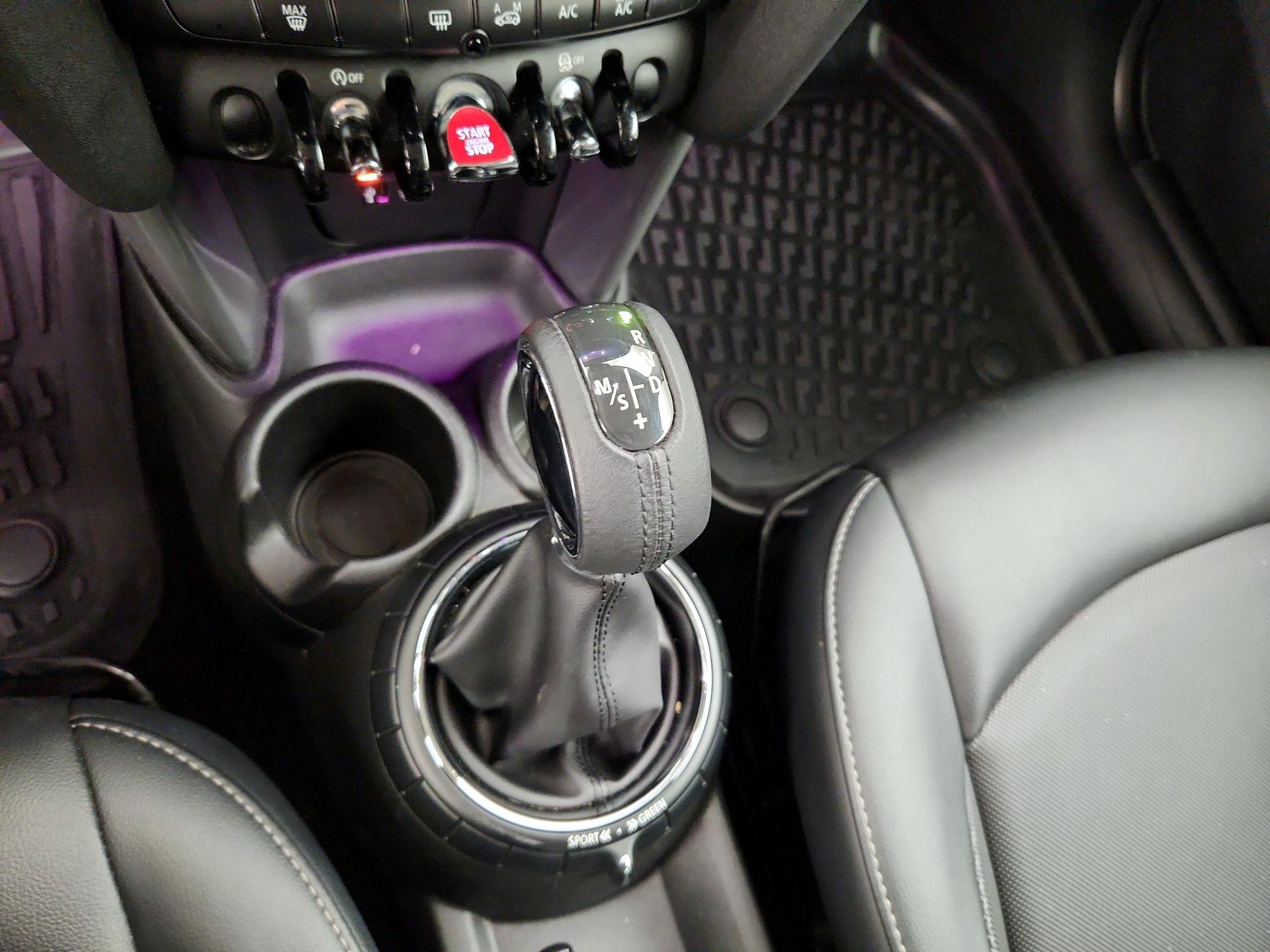 Thumbnail: 2015 MINI Cooper Hardtop - 17