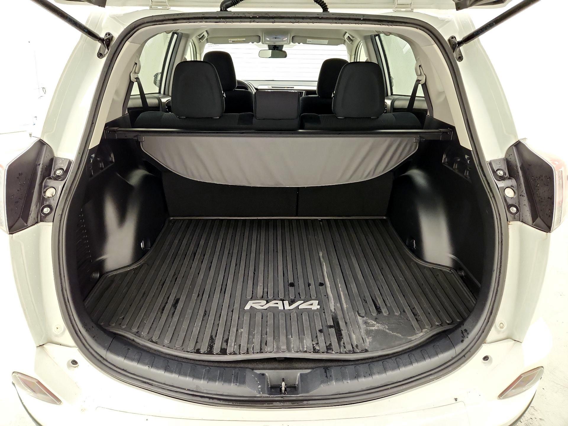 Thumbnail: 2017 Toyota RAV4 - 20