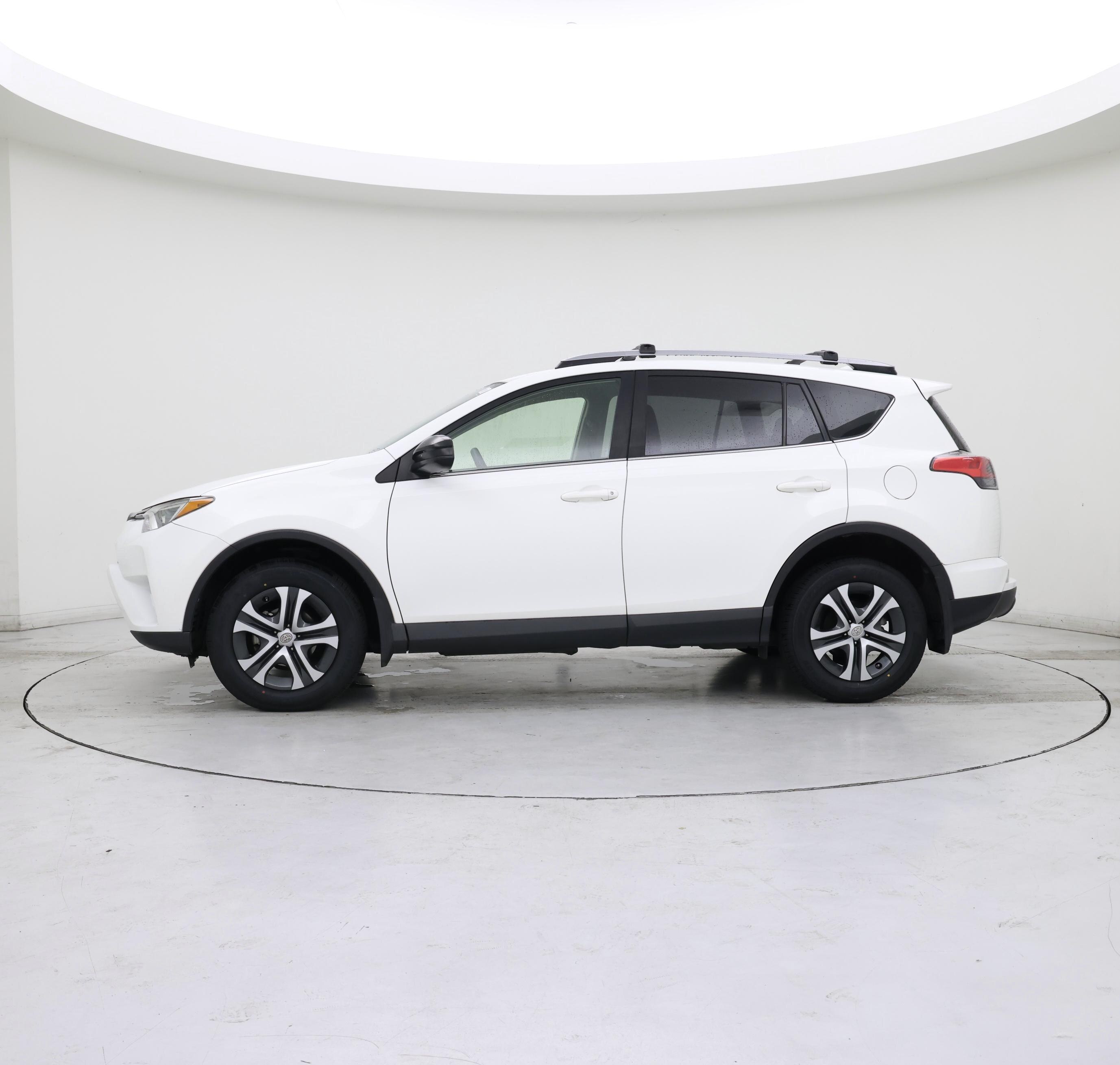 Thumbnail: 2017 Toyota RAV4 - 3
