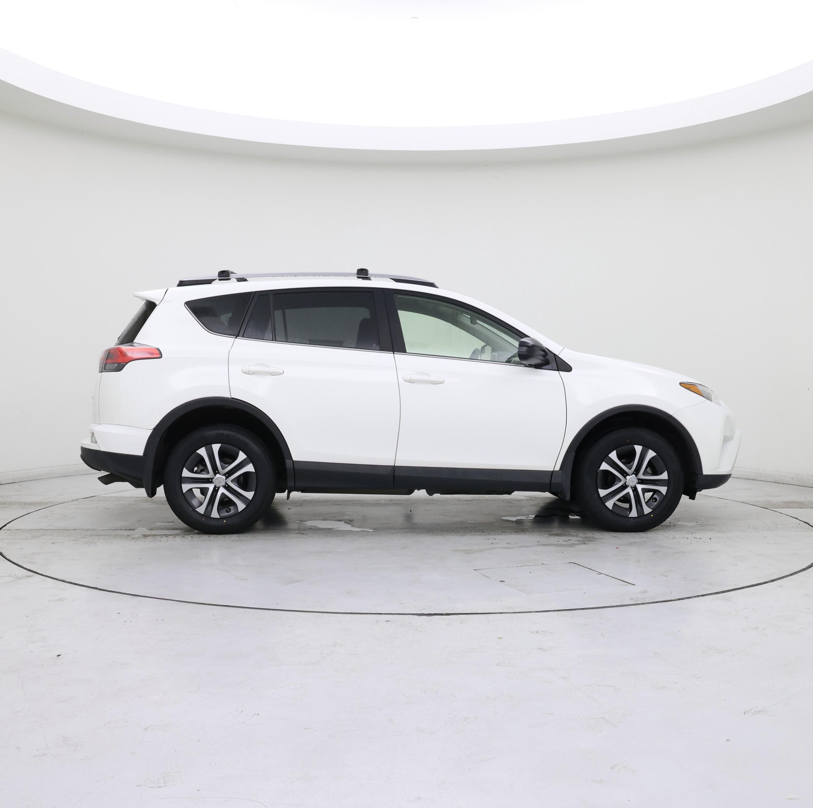 Thumbnail: 2017 Toyota RAV4 - 7
