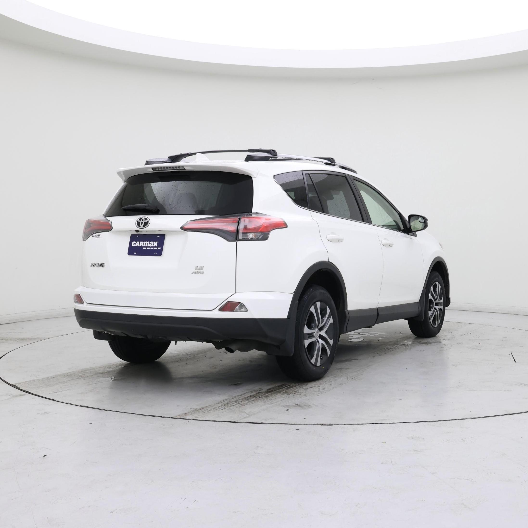 Thumbnail: 2017 Toyota RAV4 - 8