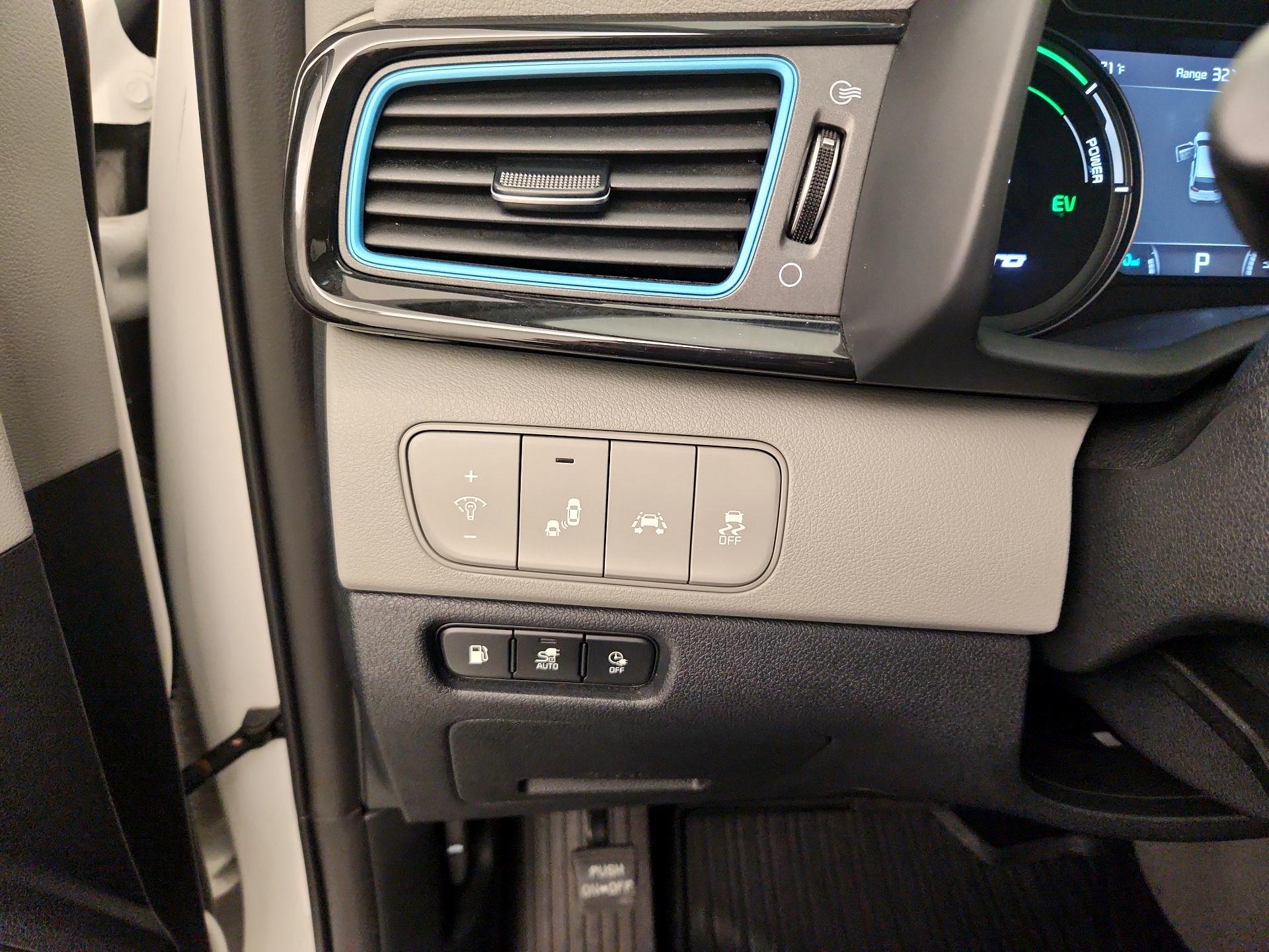 Thumbnail: 2019 Kia Niro - 13