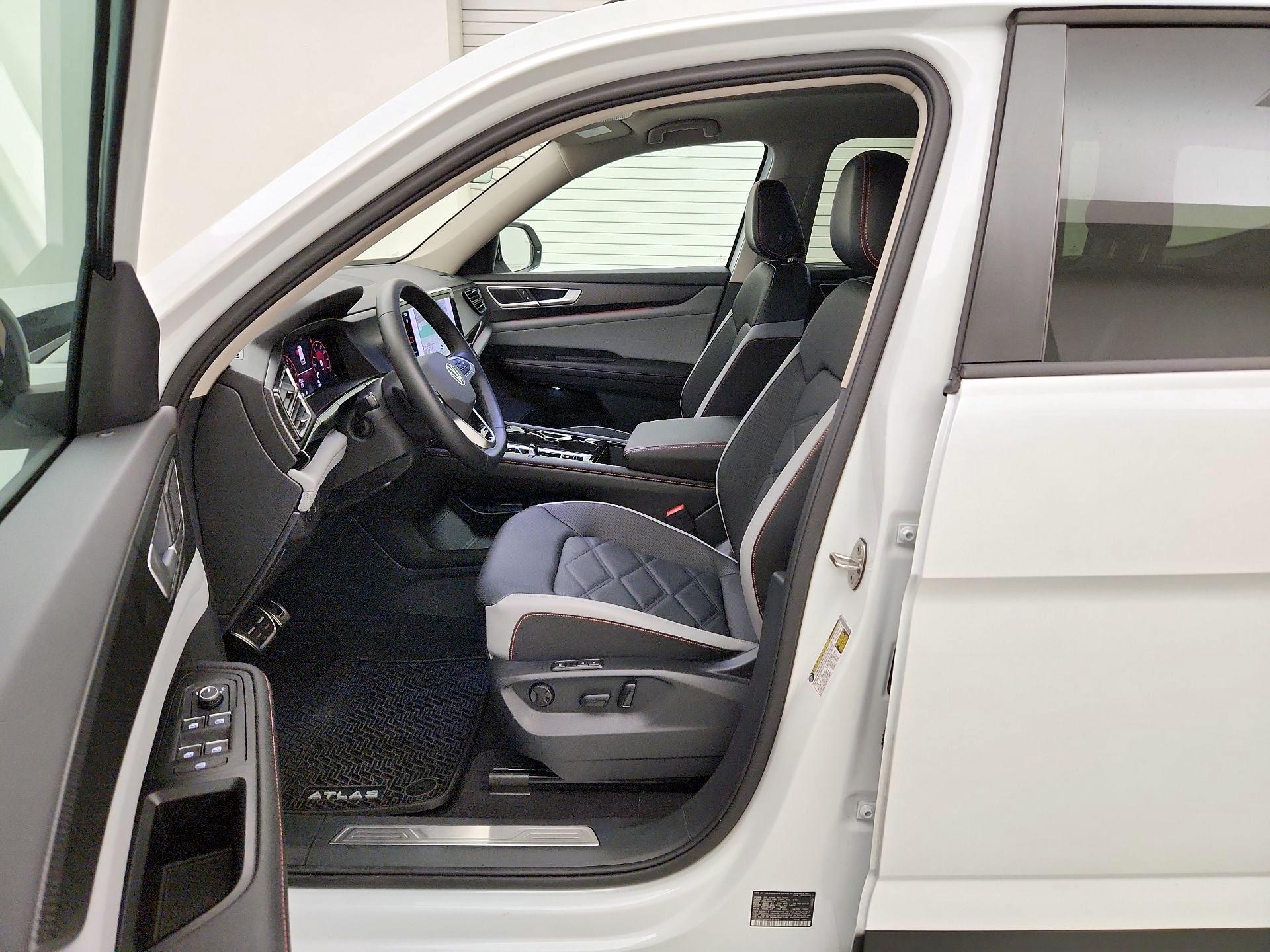 Thumbnail: 2024 Volkswagen Atlas - 11