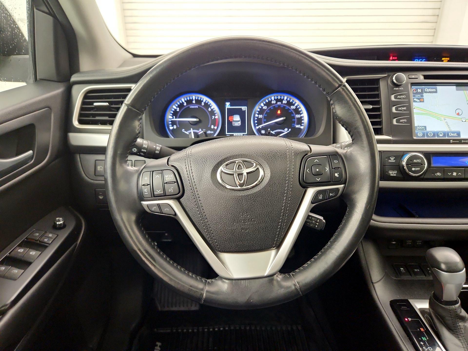 Thumbnail: 2017 Toyota Highlander - 10
