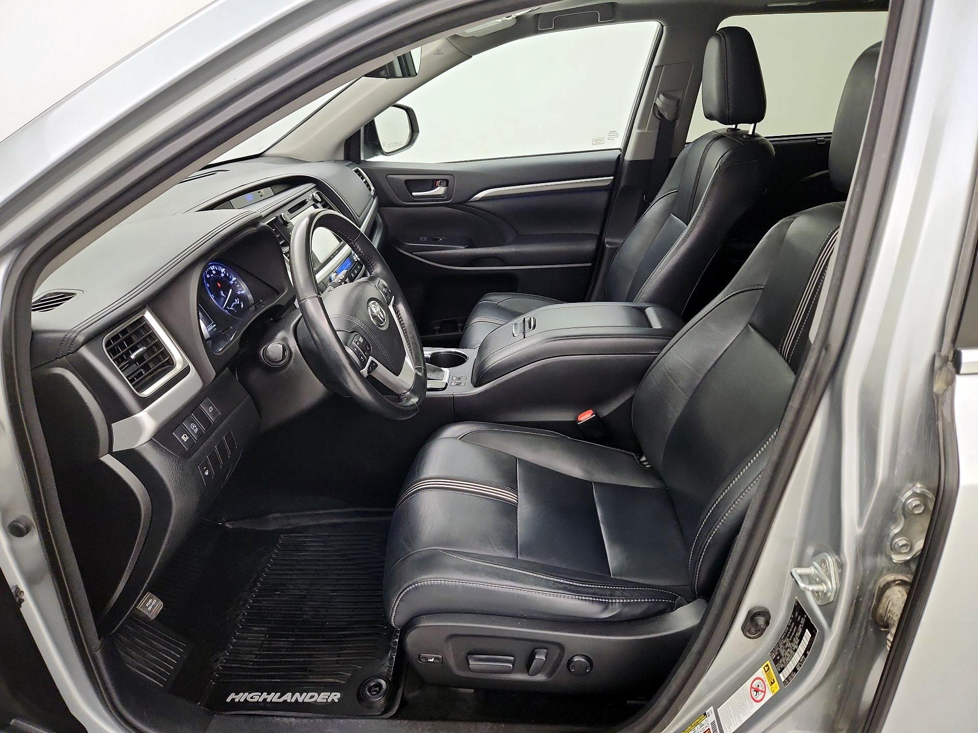 Thumbnail: 2017 Toyota Highlander - 11