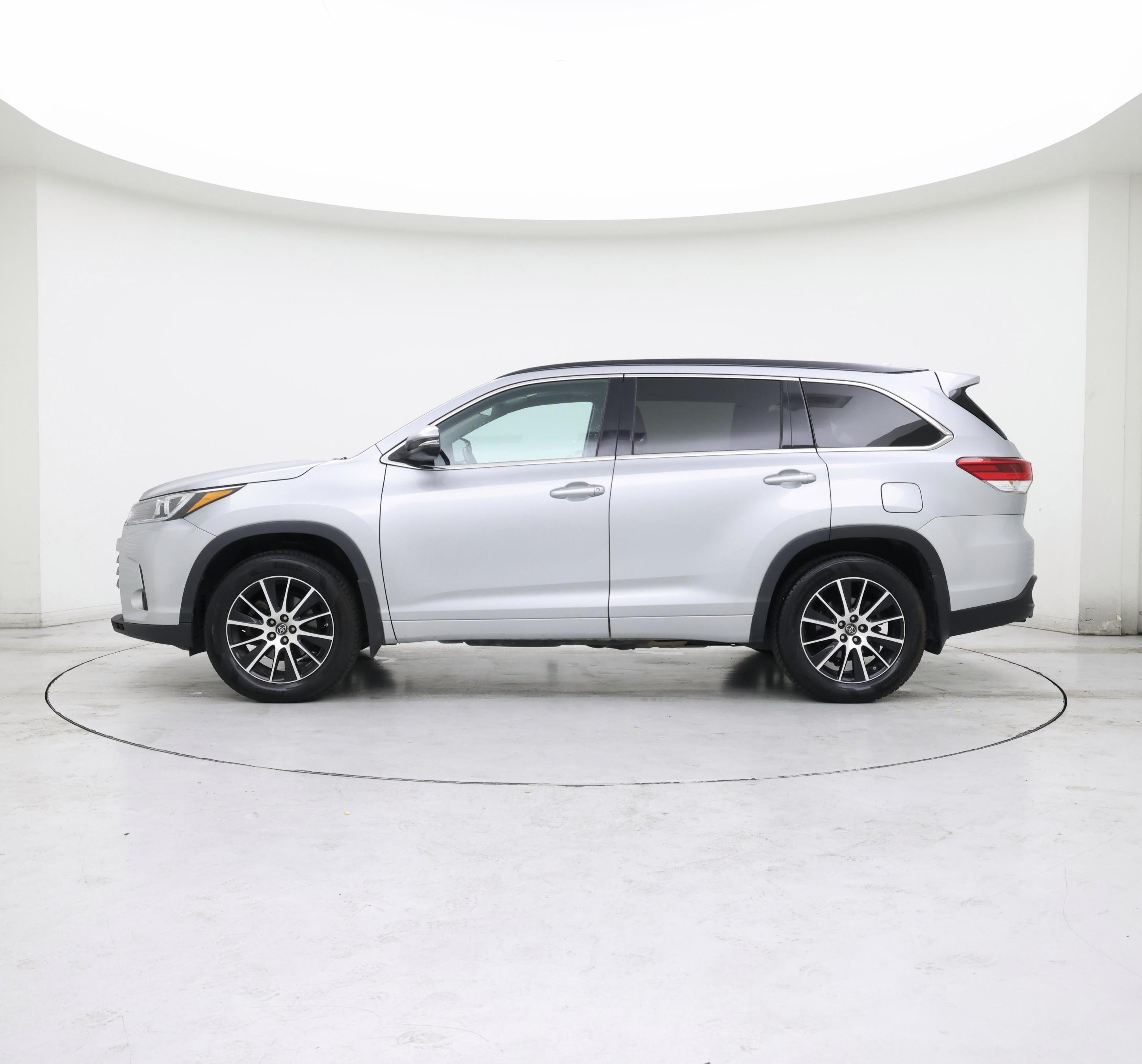 Thumbnail: 2017 Toyota Highlander - 3