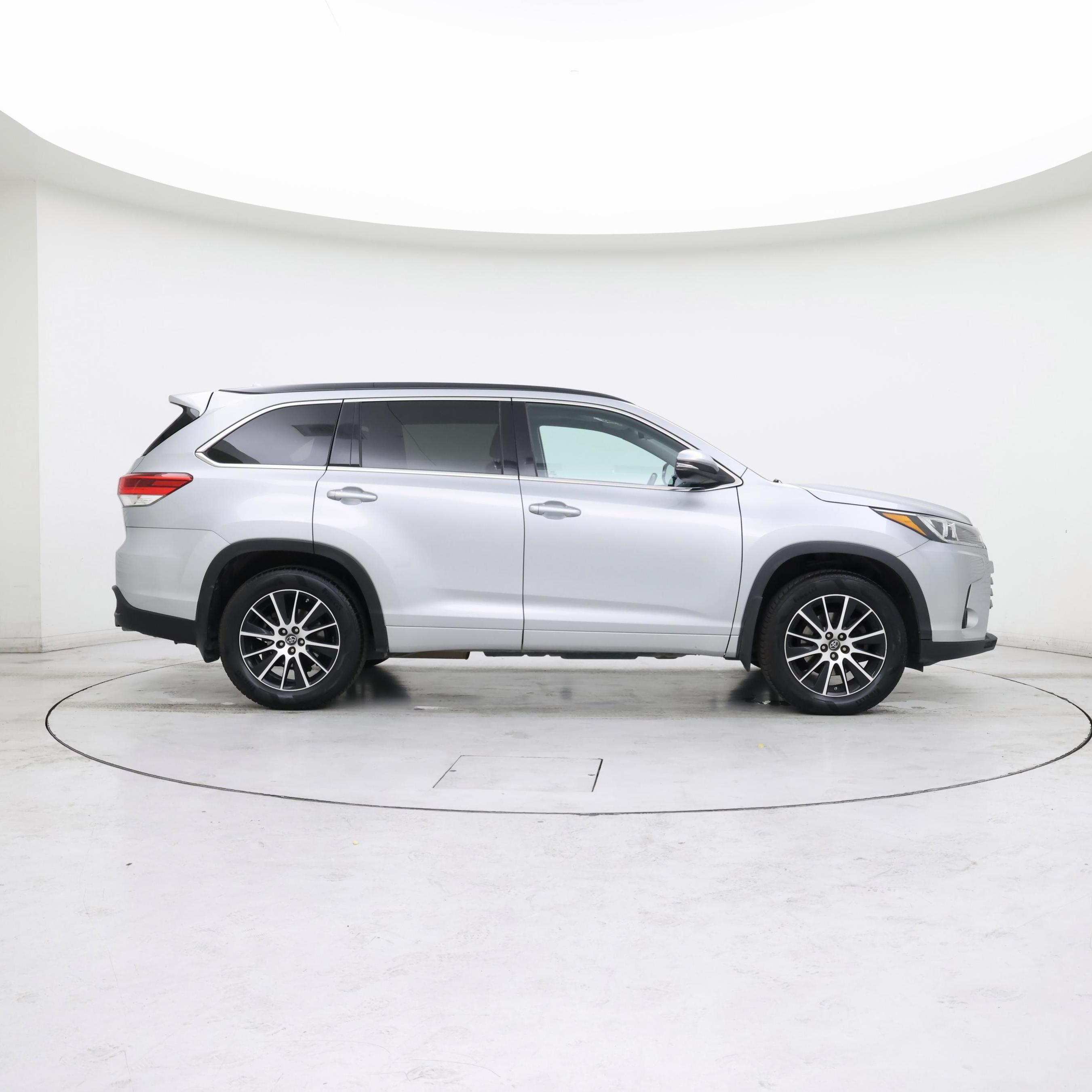 Thumbnail: 2017 Toyota Highlander - 7