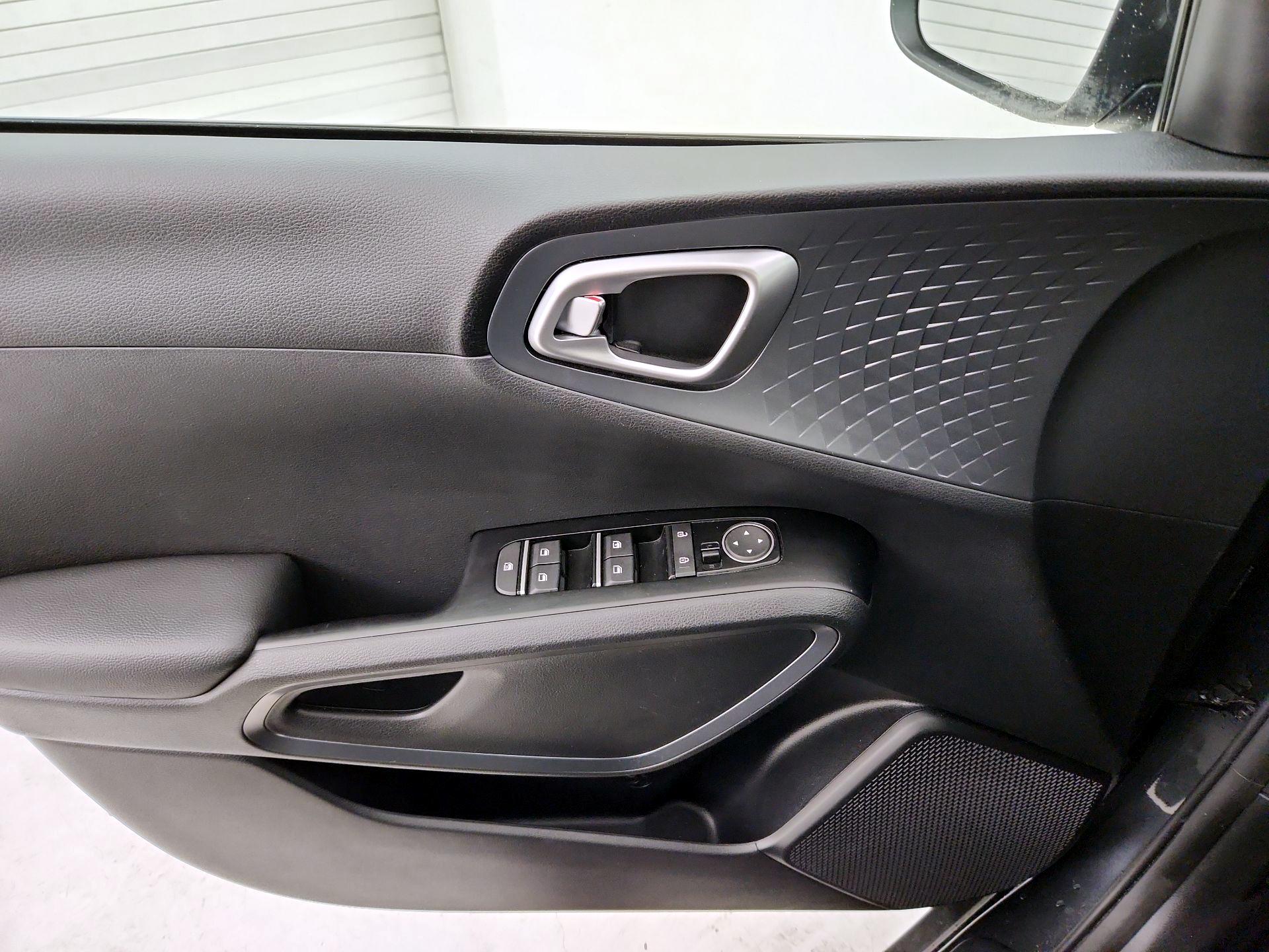 Thumbnail: 2020 Kia Soul - 12
