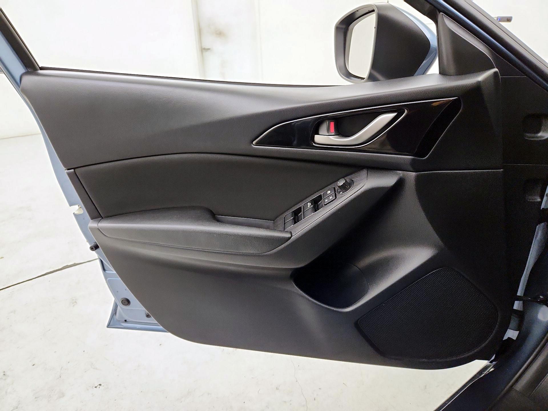Thumbnail: 2016 Mazda Mazda3 - 12