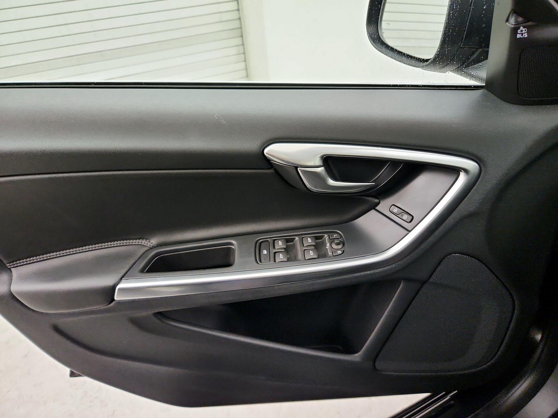 Thumbnail: 2015 Volvo S60 - 12