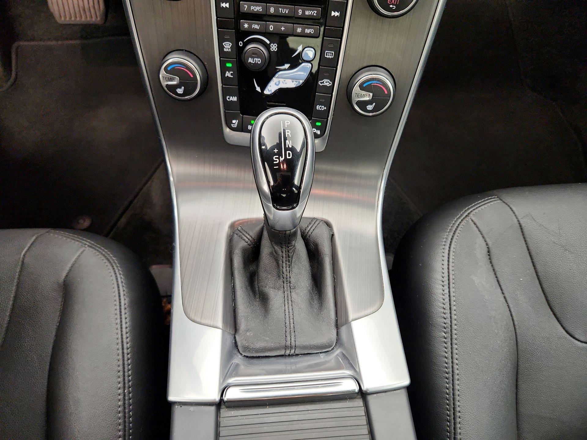 Thumbnail: 2015 Volvo S60 - 17