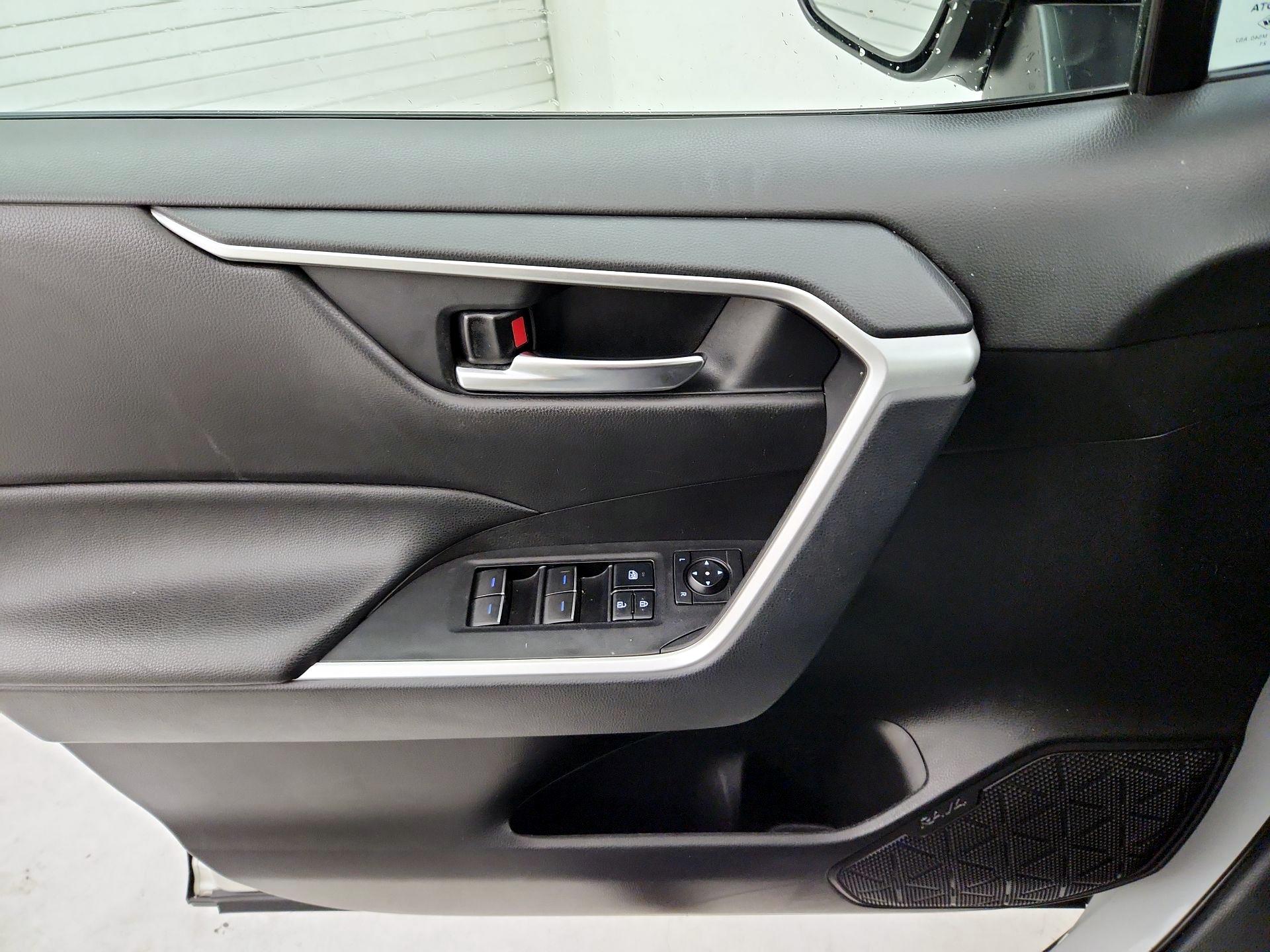 Thumbnail: 2022 Toyota RAV4 - 12
