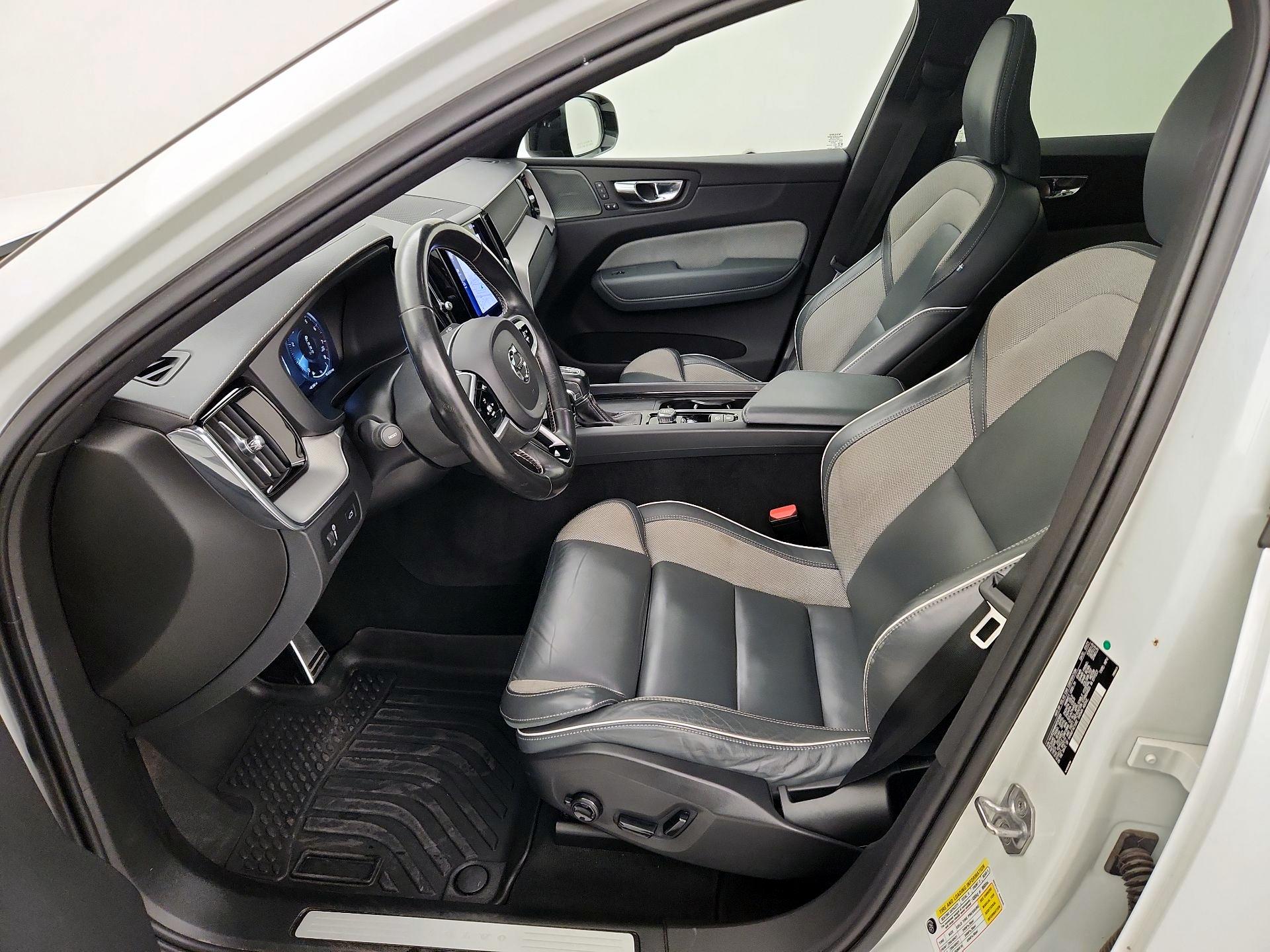 Thumbnail: 2021 Volvo XC60 - 11