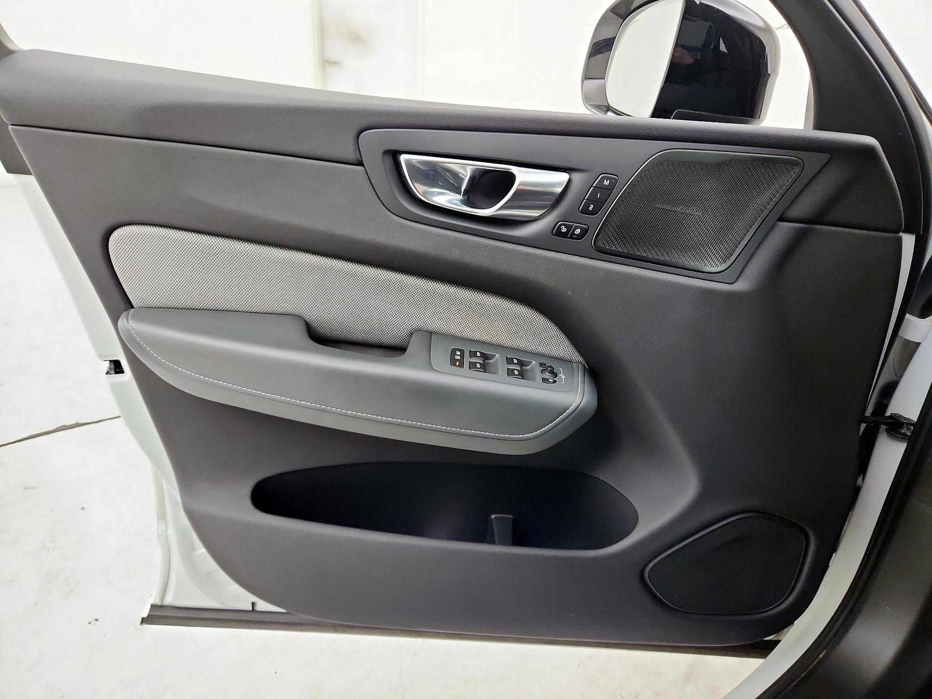 Thumbnail: 2021 Volvo XC60 - 12