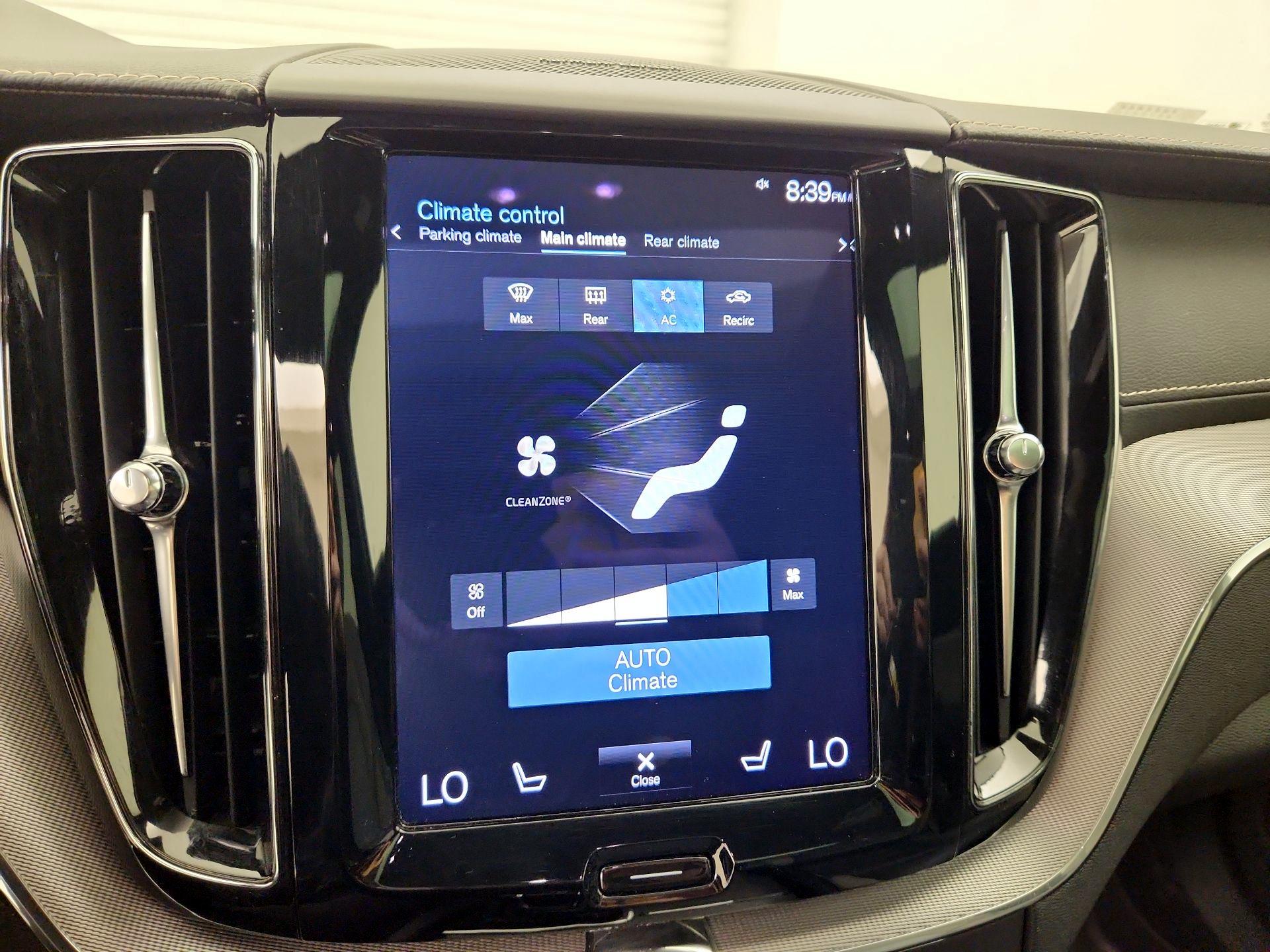 Thumbnail: 2021 Volvo XC60 - 17