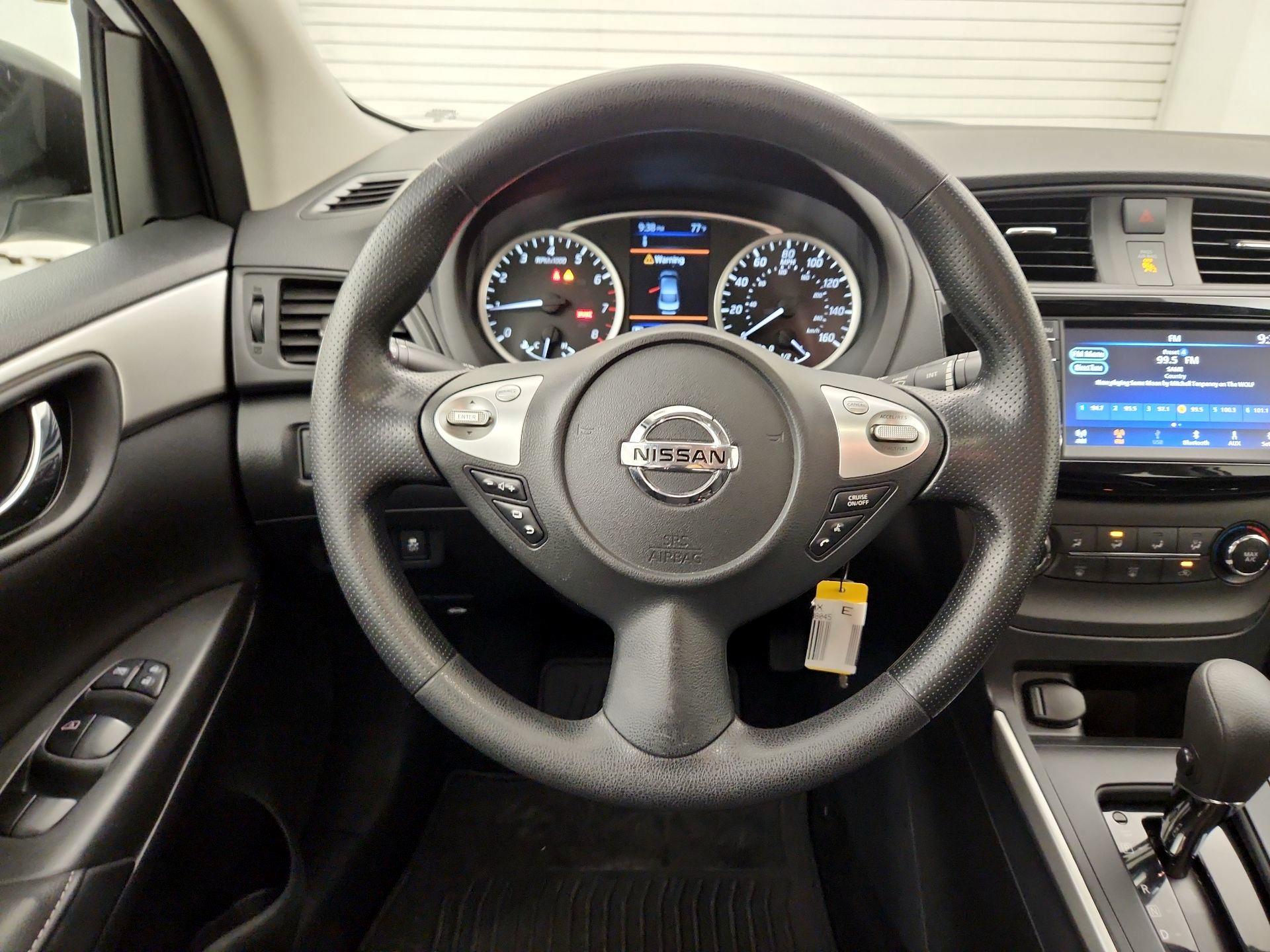 Thumbnail: 2019 Nissan Sentra - 10