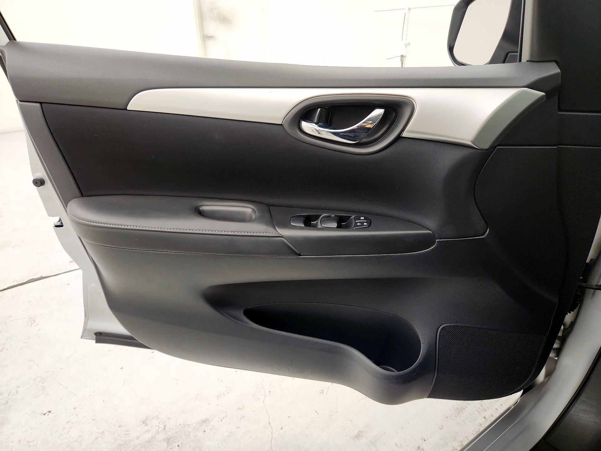 Thumbnail: 2019 Nissan Sentra - 12