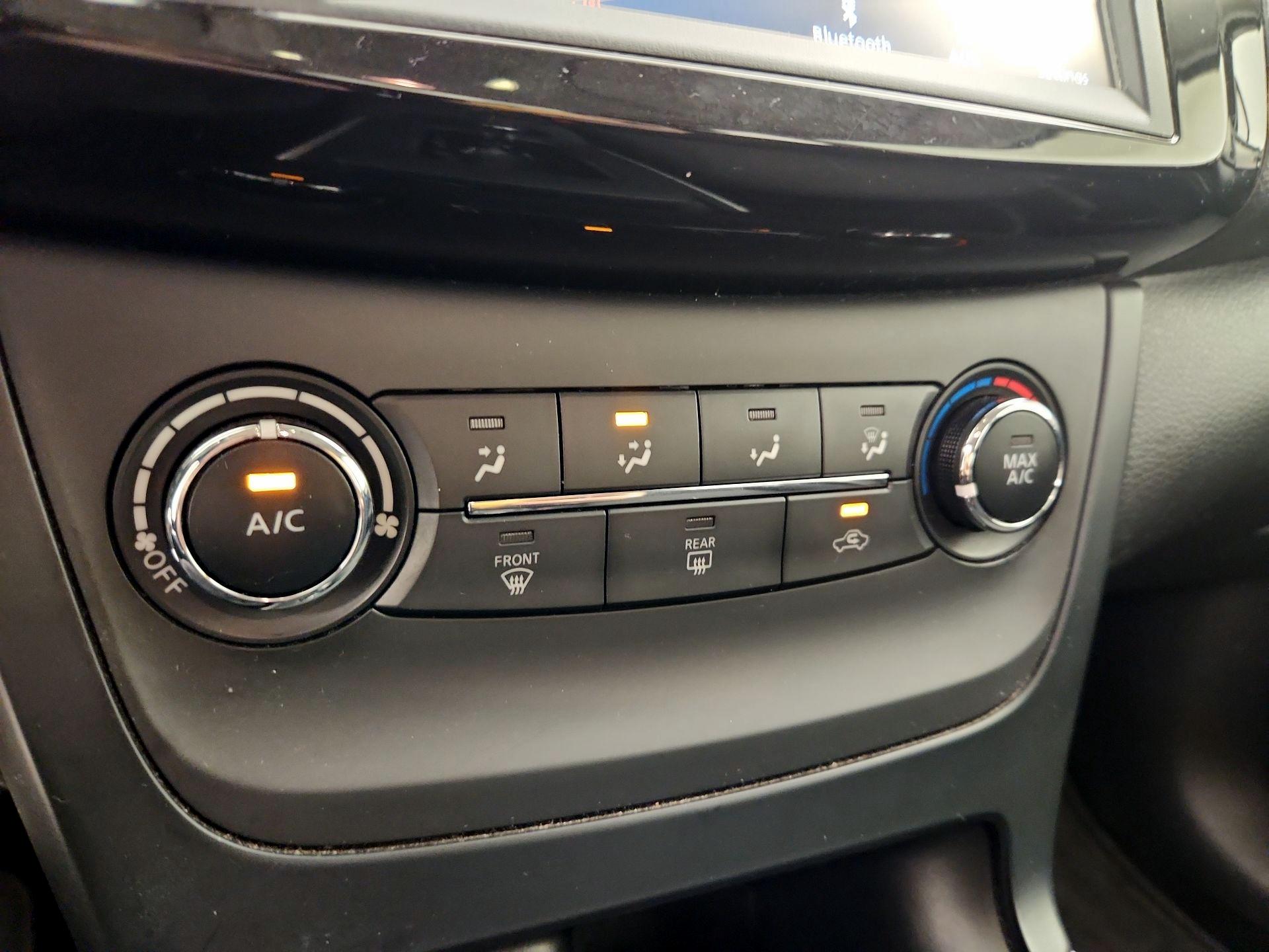 Thumbnail: 2019 Nissan Sentra - 16