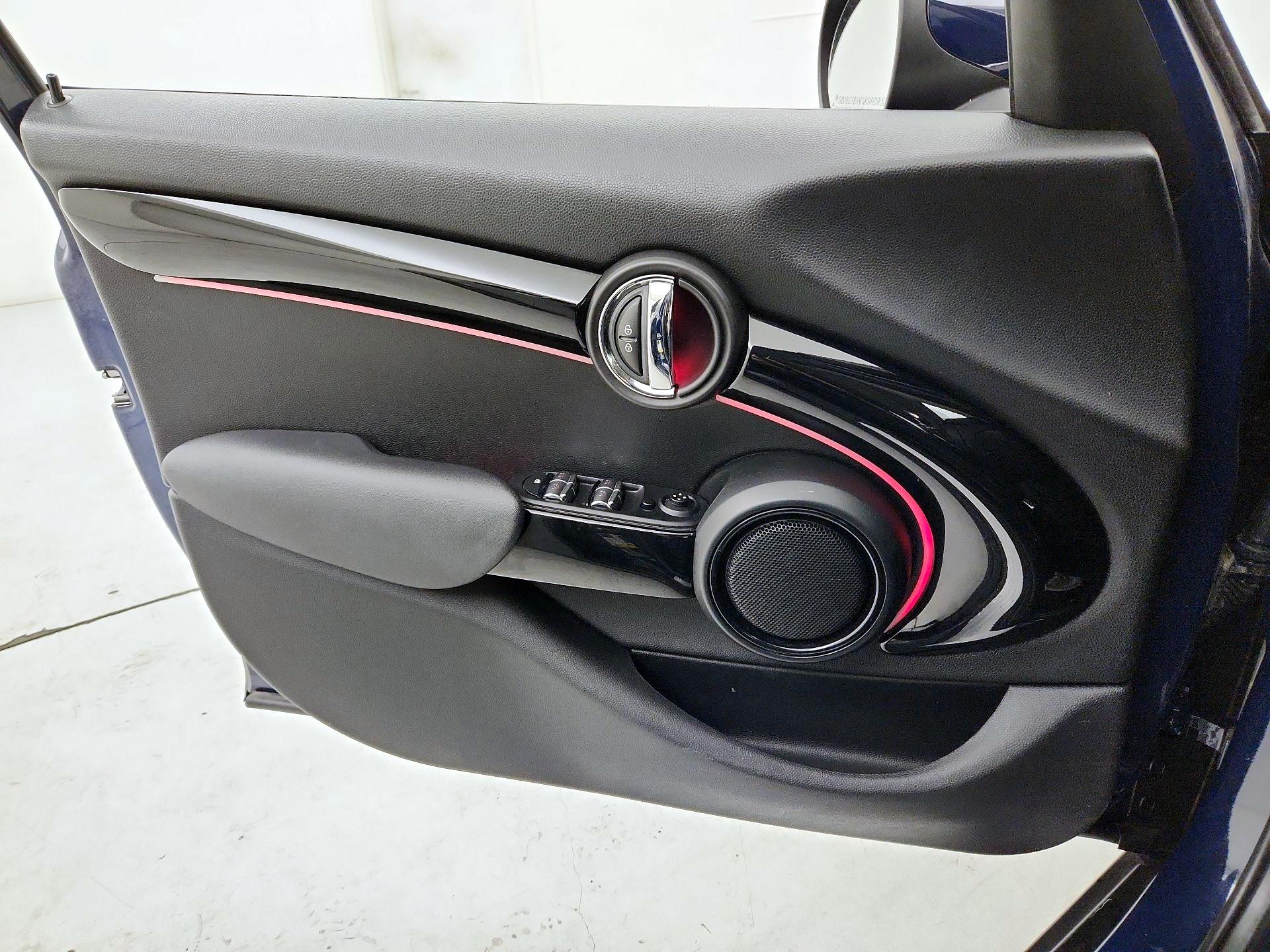 Thumbnail: 2016 MINI Cooper Hardtop - 12