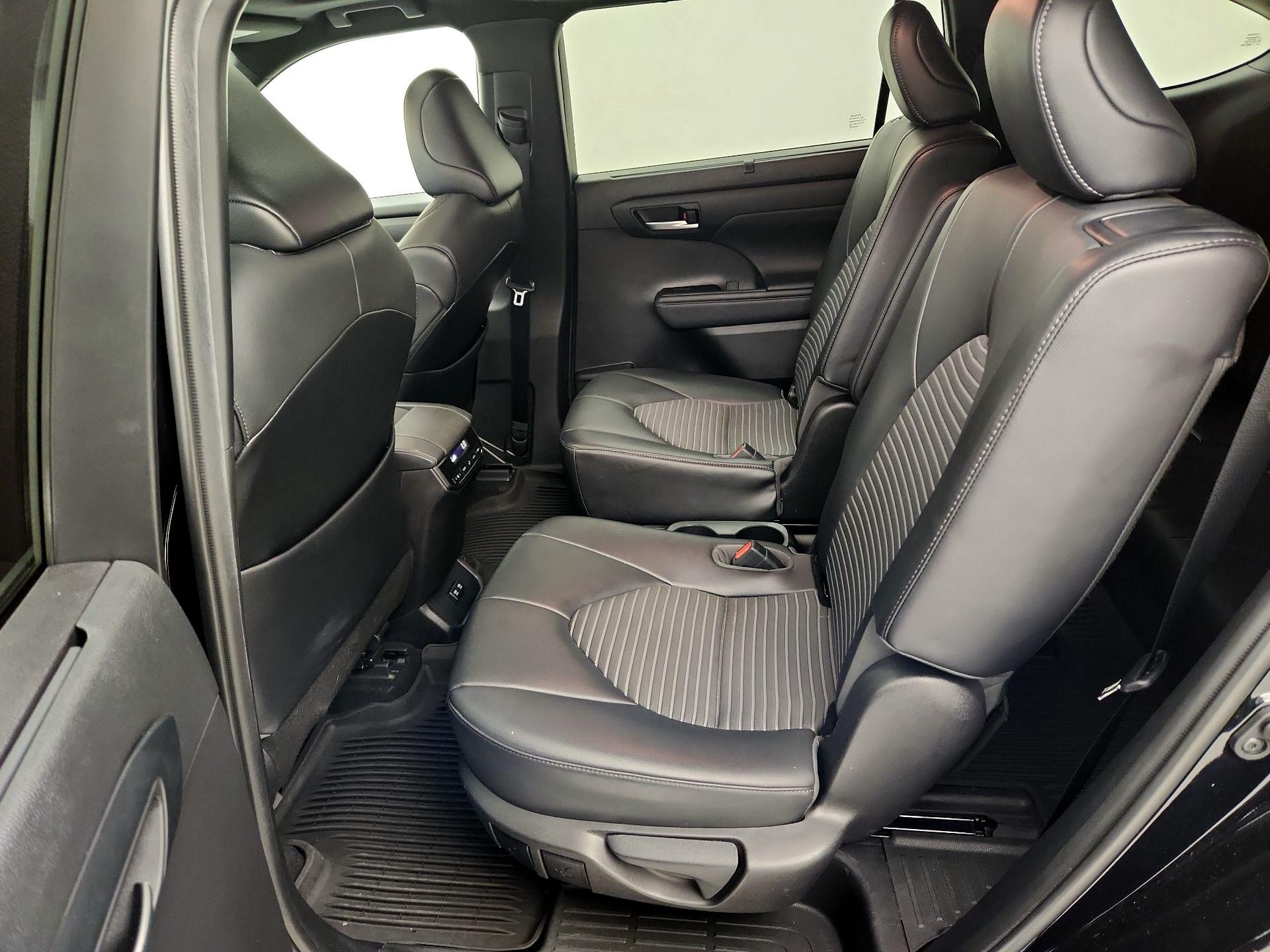 Thumbnail: 2021 Toyota Highlander - 20