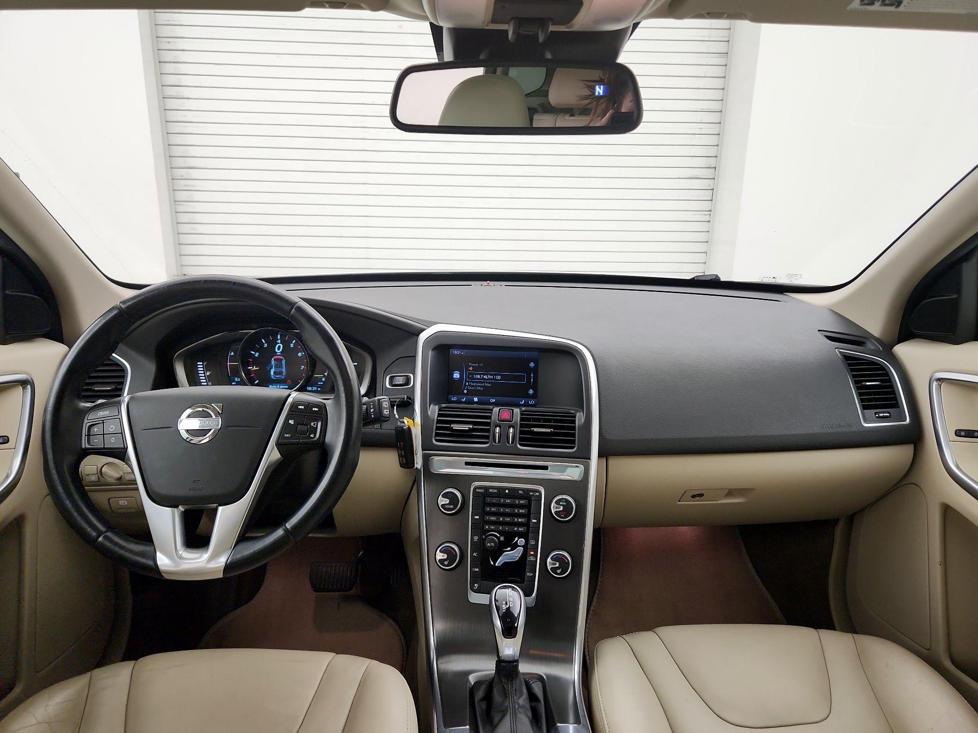 Thumbnail: 2015 Volvo XC60 - 9