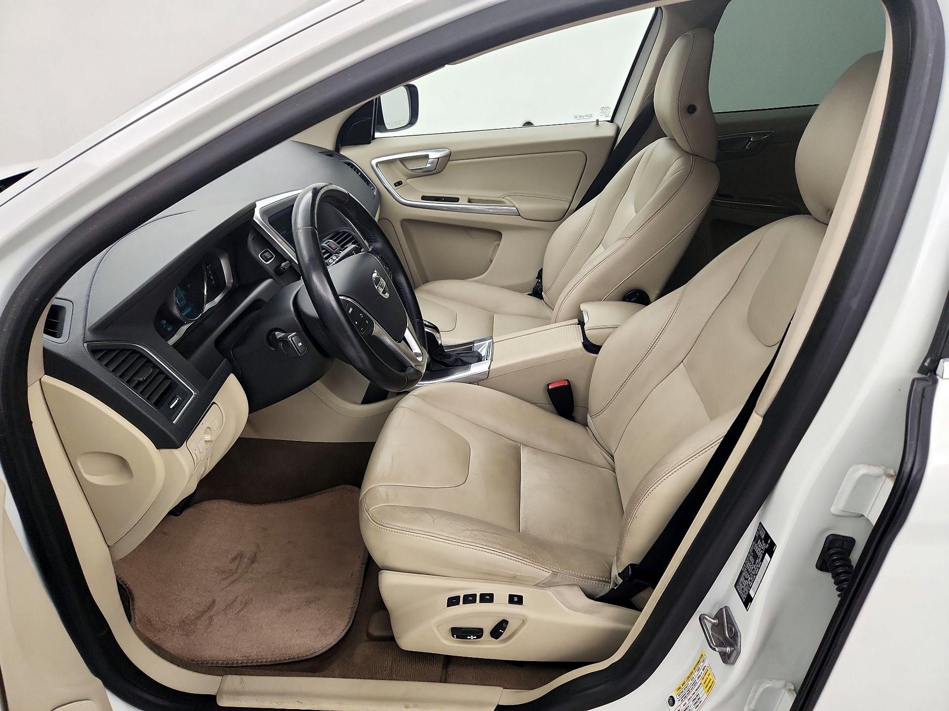 Thumbnail: 2015 Volvo XC60 - 11