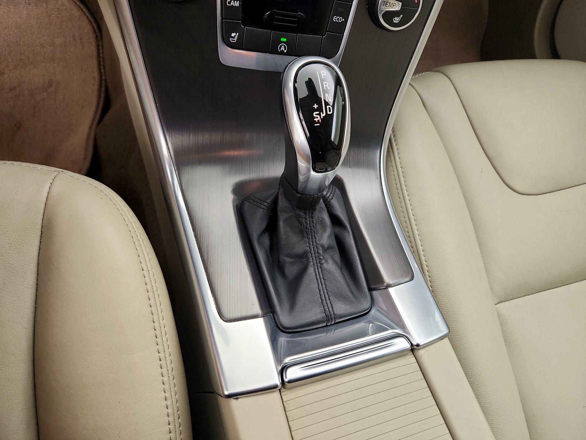 Thumbnail: 2015 Volvo XC60 - 17