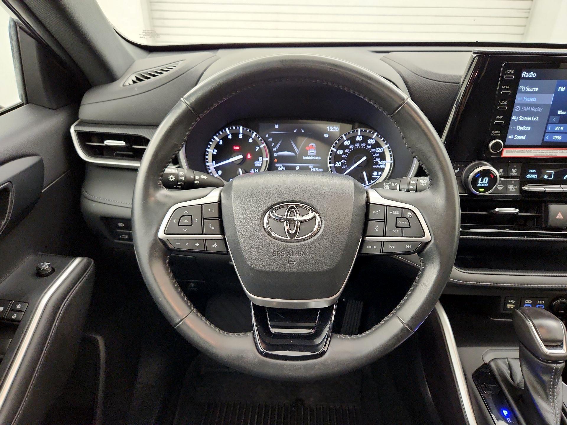 Thumbnail: 2022 Toyota Highlander - 10