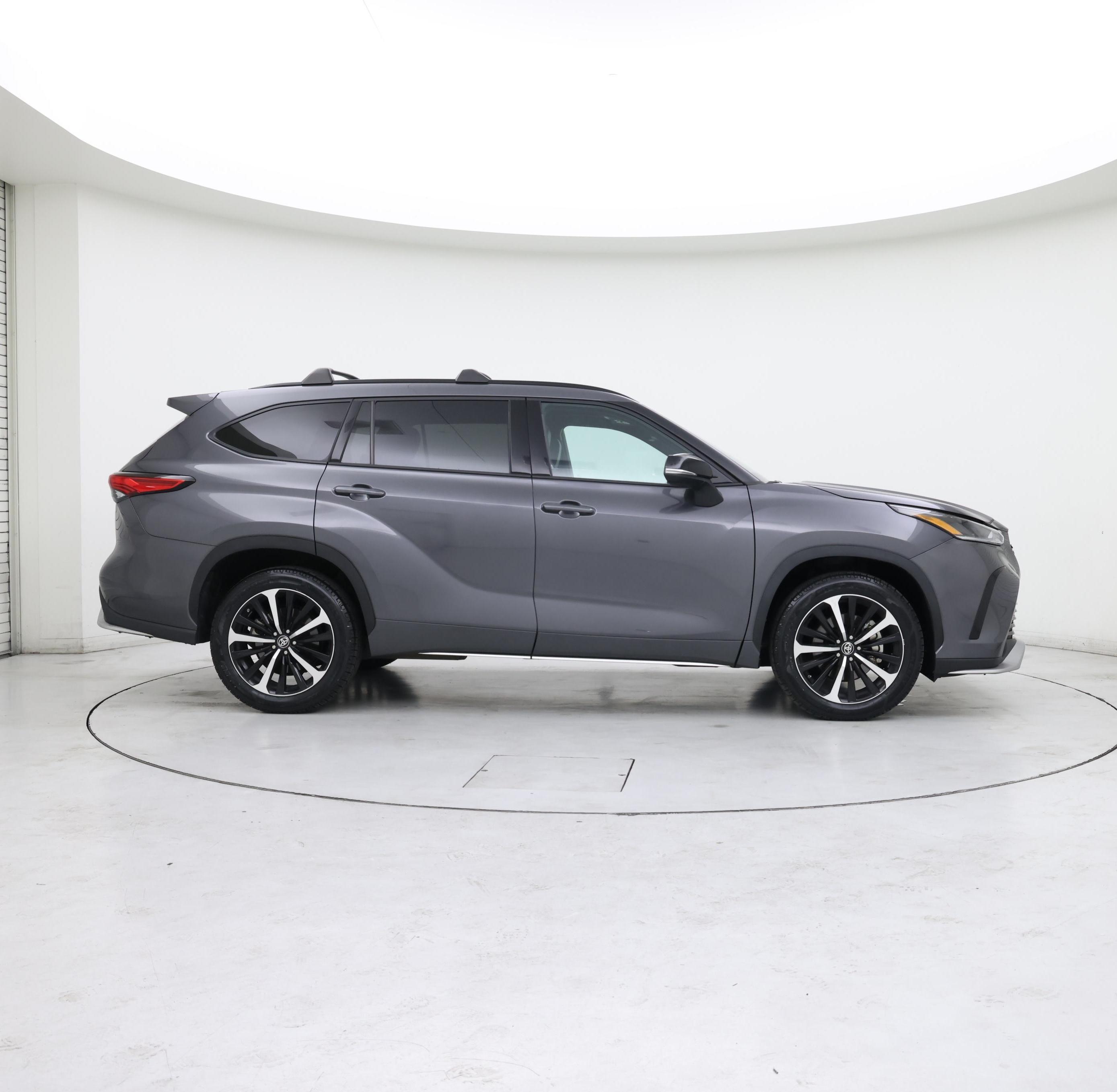 Thumbnail: 2022 Toyota Highlander - 7
