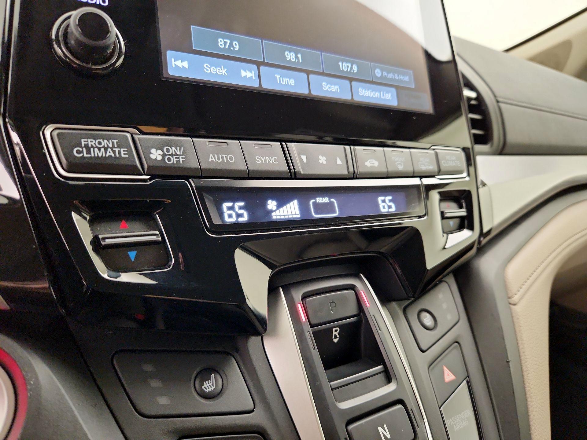 Thumbnail: 2019 Honda Odyssey - 16