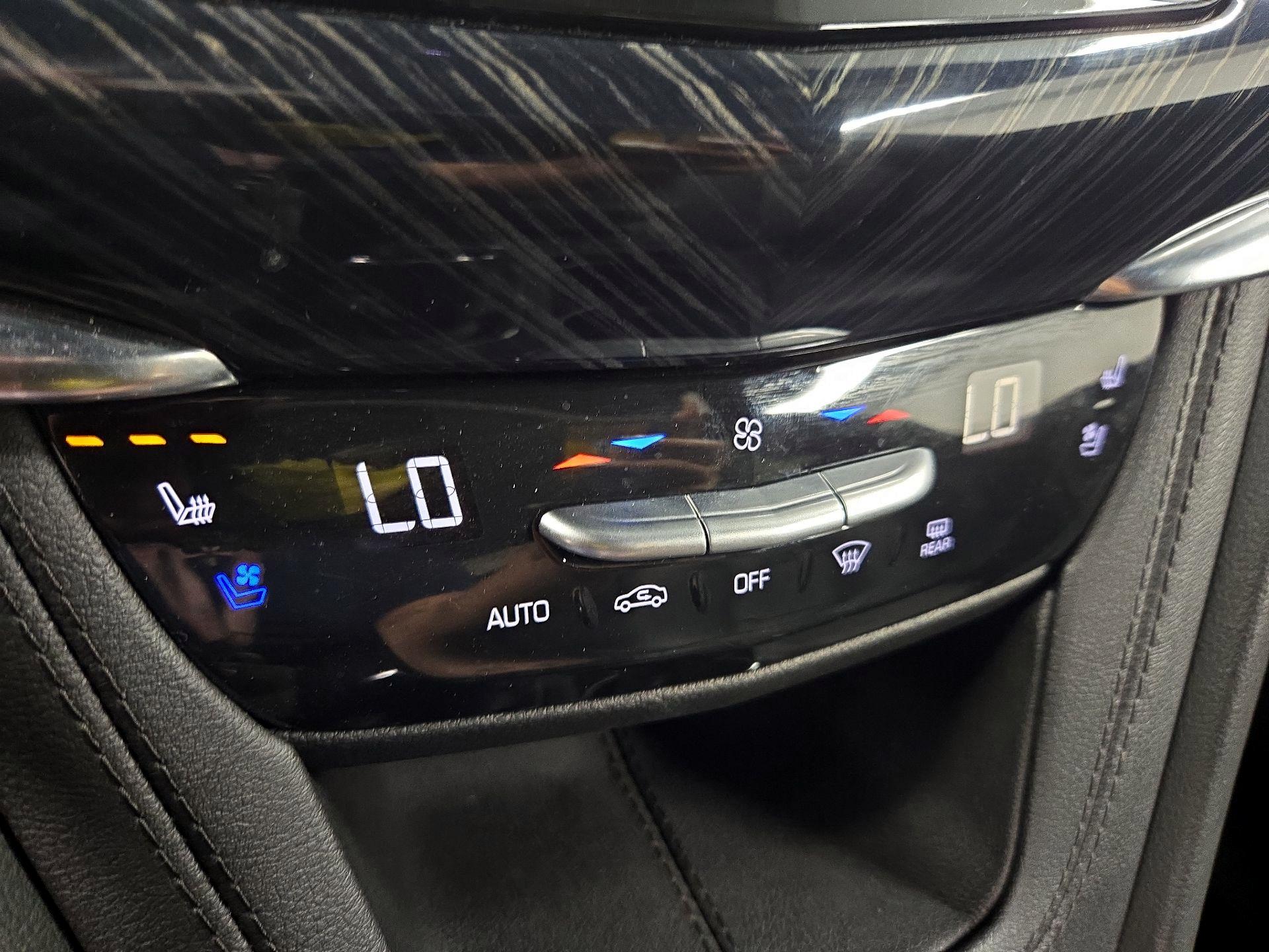 Thumbnail: 2023 Cadillac XT6 - 17