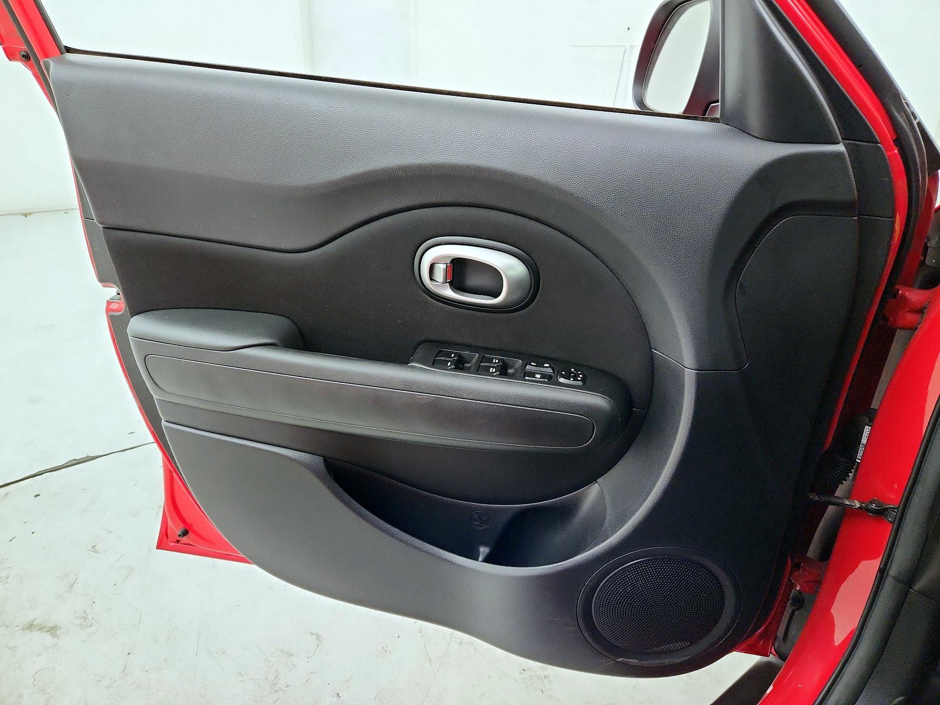 Thumbnail: 2015 Kia Soul - 12