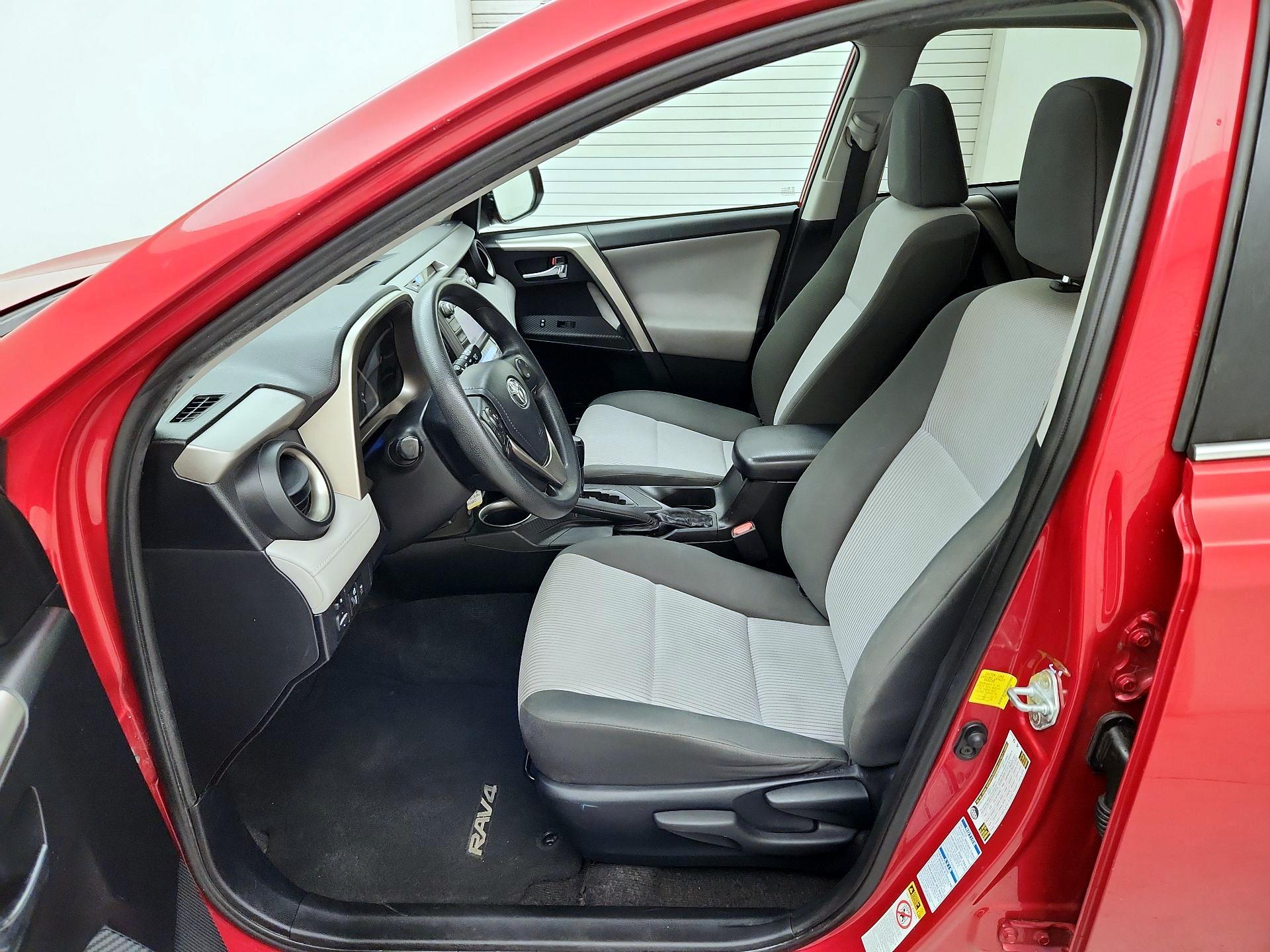 Thumbnail: 2015 Toyota RAV4 - 11