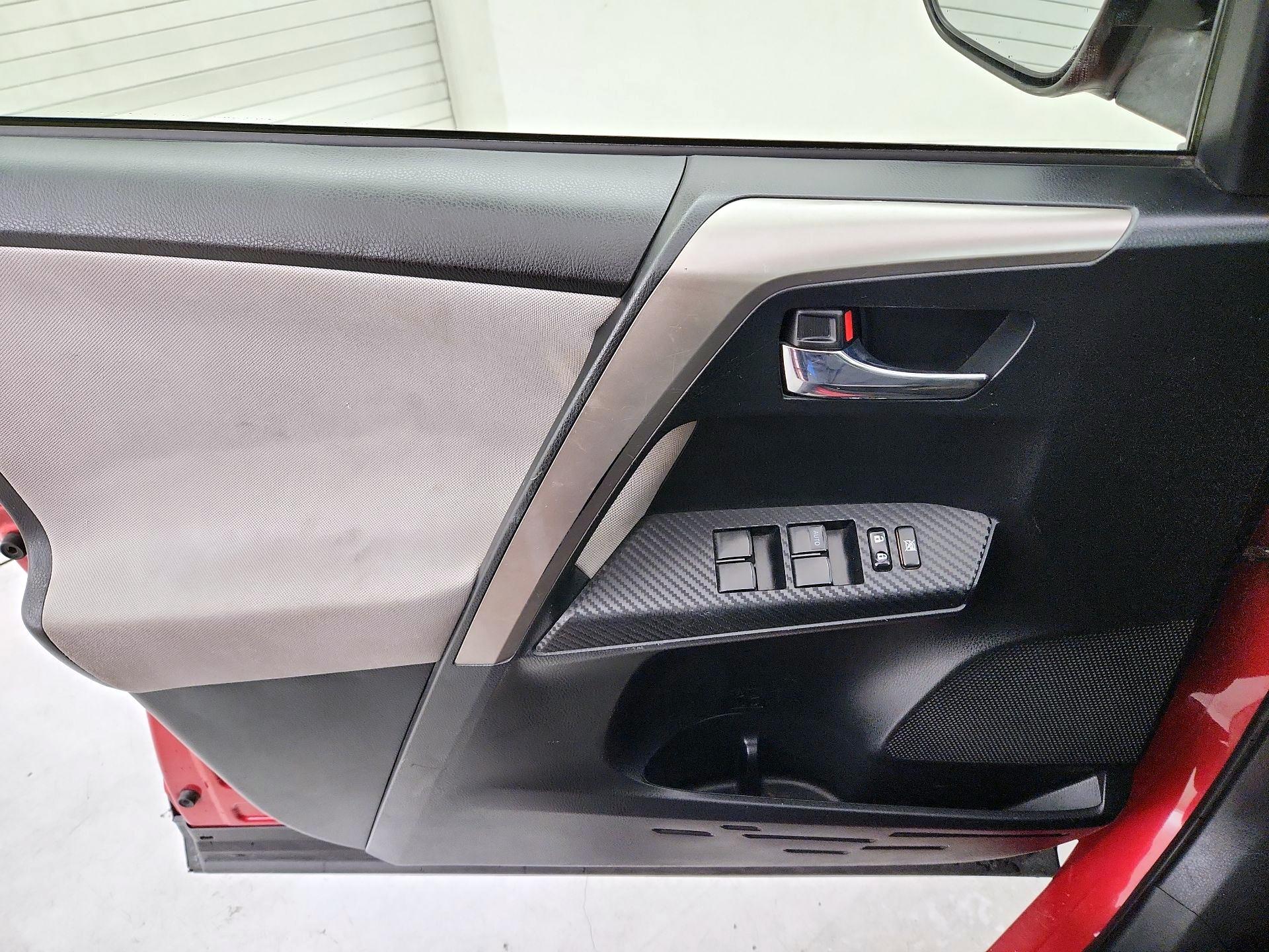 Thumbnail: 2015 Toyota RAV4 - 12
