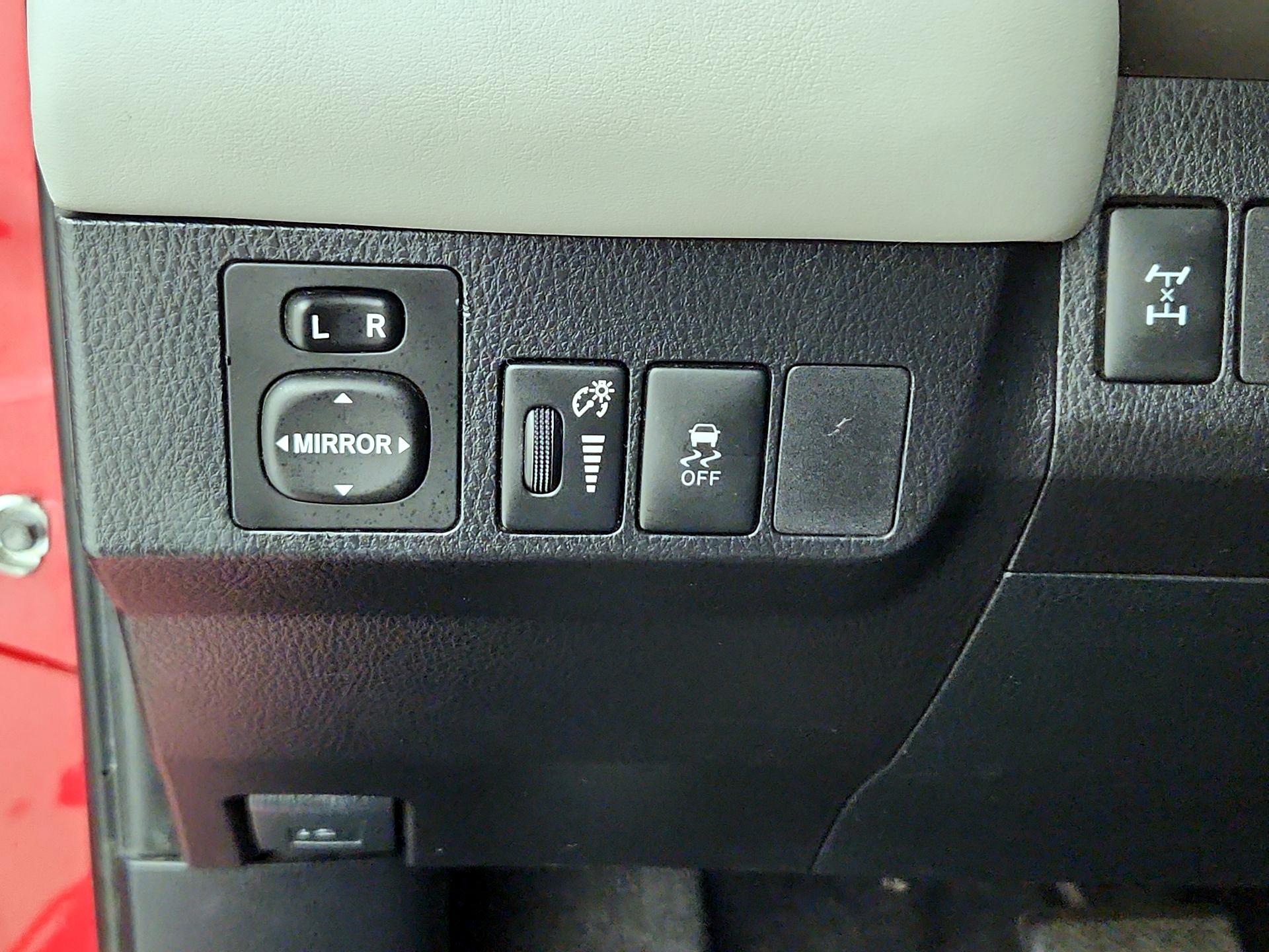 Thumbnail: 2015 Toyota RAV4 - 13
