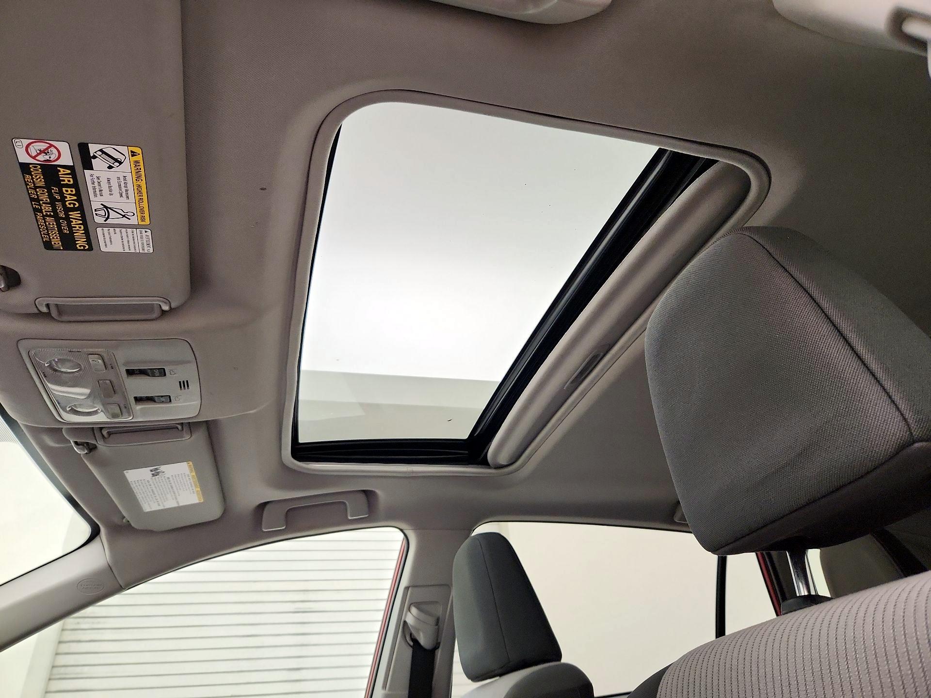 Thumbnail: 2015 Toyota RAV4 - 20